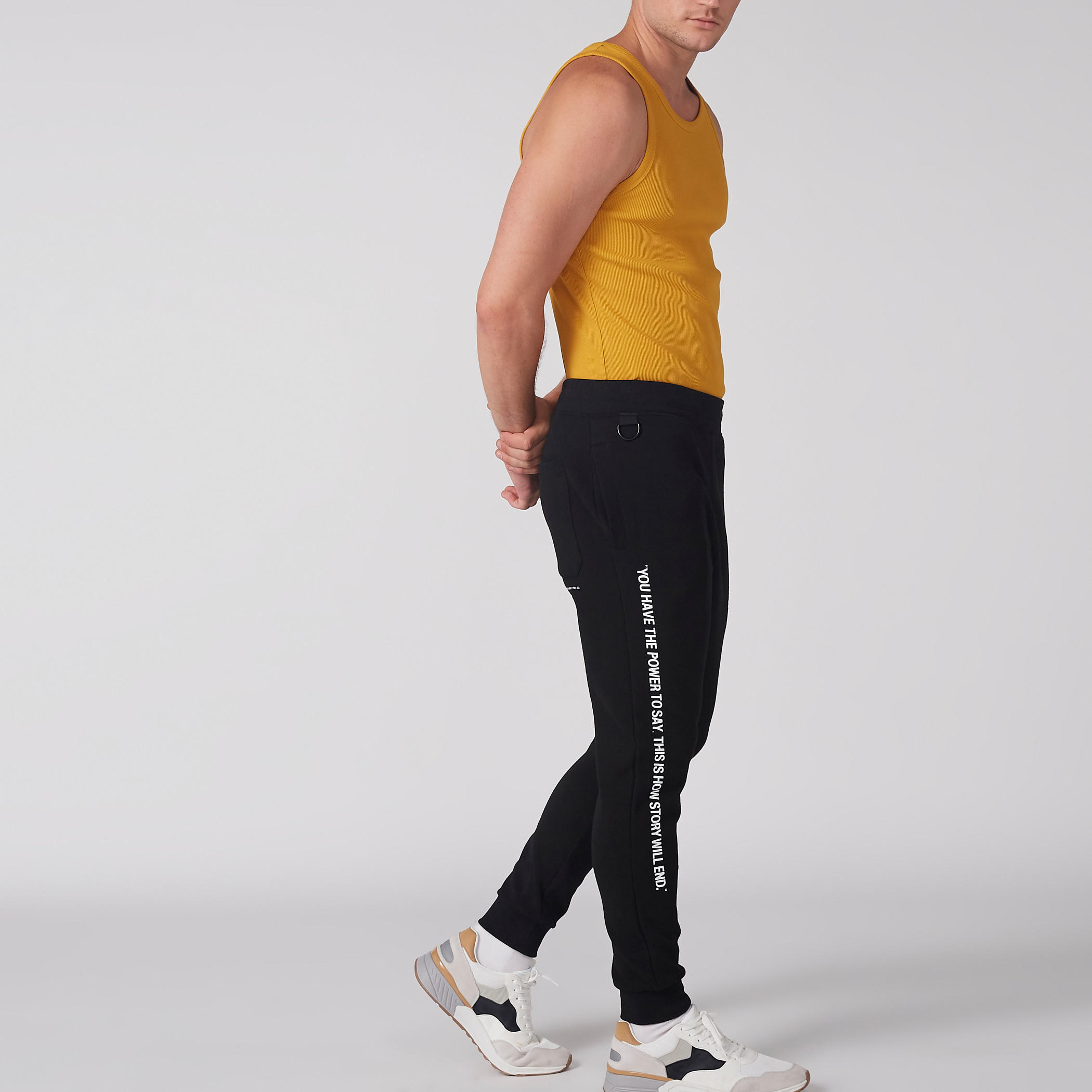 بنطال رياضي بخصر مطاطي وطبعات-men-clothing-bottoms-joggers-image-2
