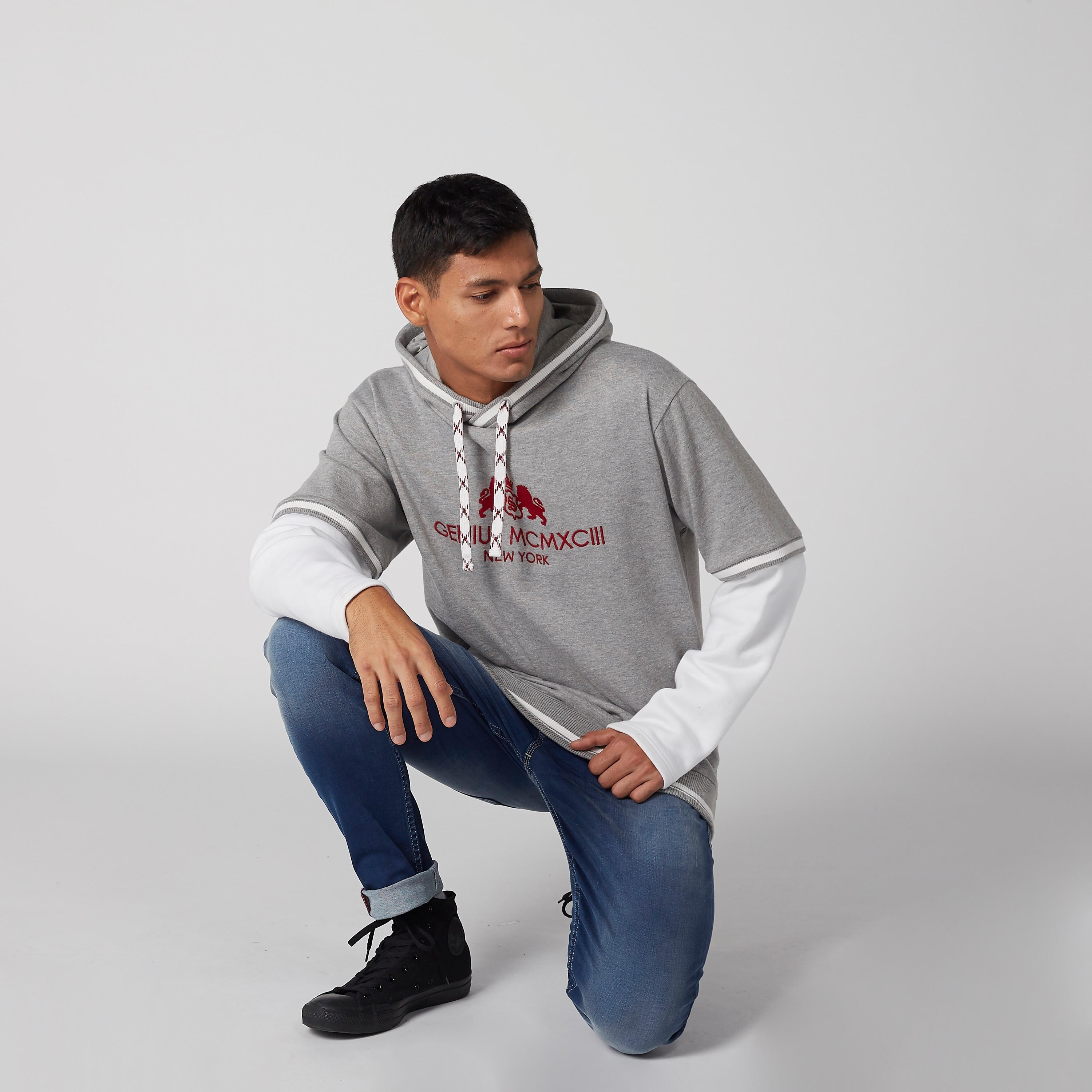 سريت شيرت مطرّز برباط بطبعات-men-winterwear-hoodiesandsweatshirts-image-2