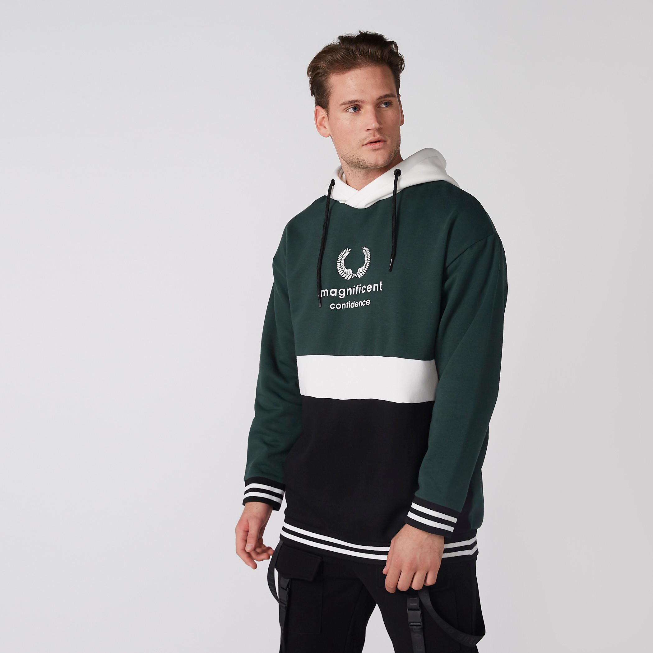 سويت شيرت منقوش بأكمام طويلة وقبعة متصلة-men-winterwear-hoodiesandsweatshirts-image-4