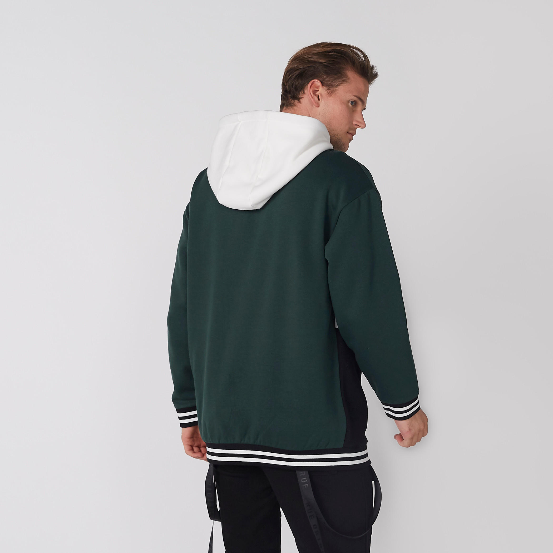 سويت شيرت منقوش بأكمام طويلة وقبعة متصلة-men-winterwear-hoodiesandsweatshirts-image-2