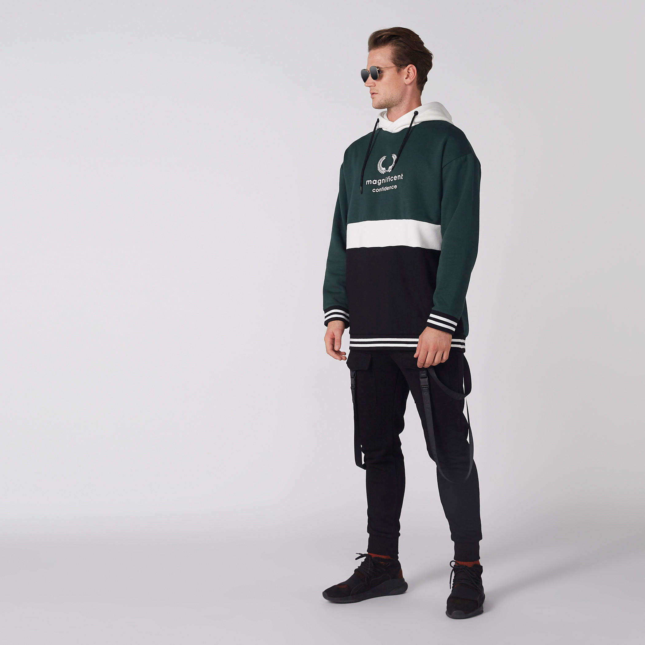 سويت شيرت منقوش بأكمام طويلة وقبعة متصلة-men-winterwear-hoodiesandsweatshirts-image-1