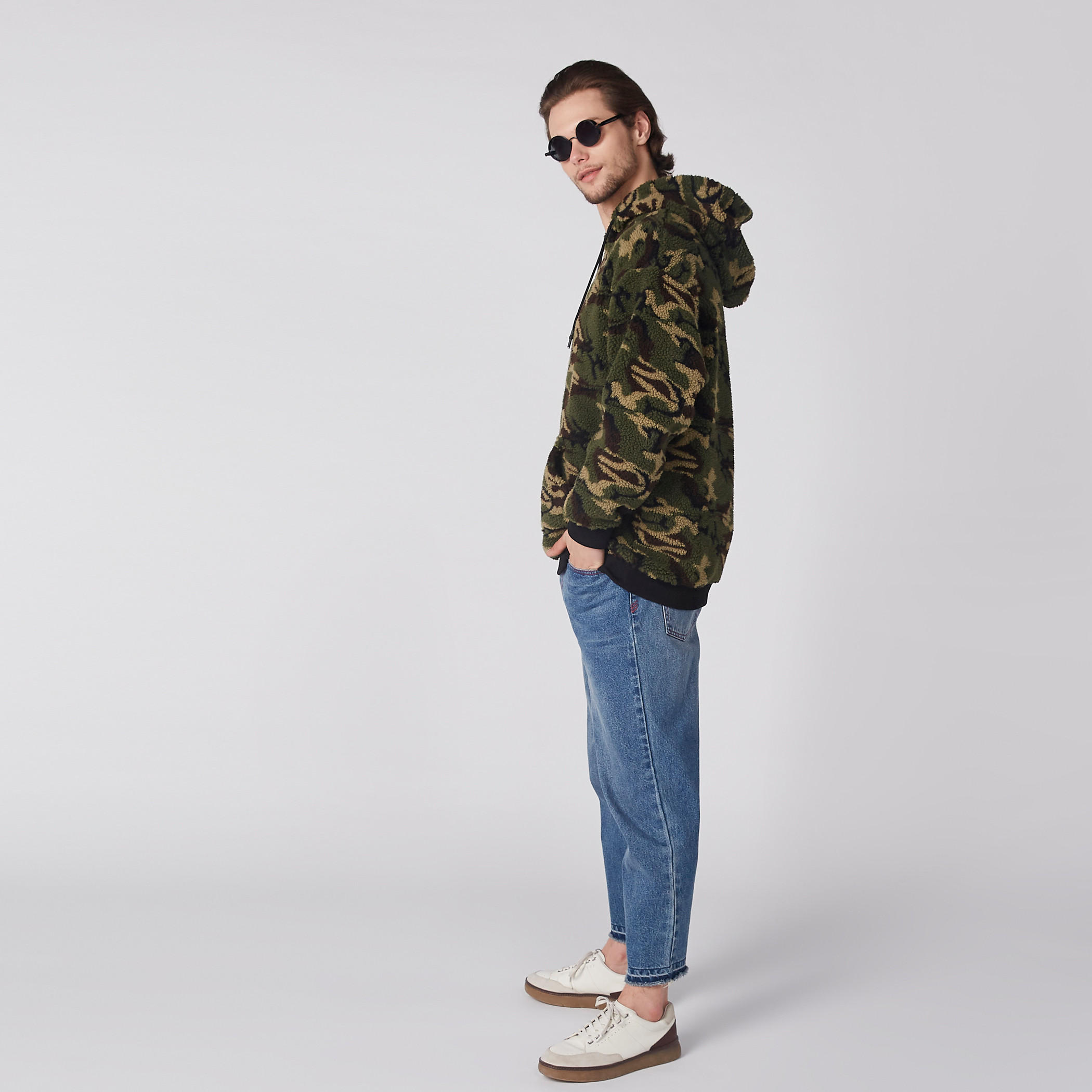 سويت شيرت بقبعة وأكمام طويلة وطبعات-men-winterwear-hoodiesandsweatshirts-image-3