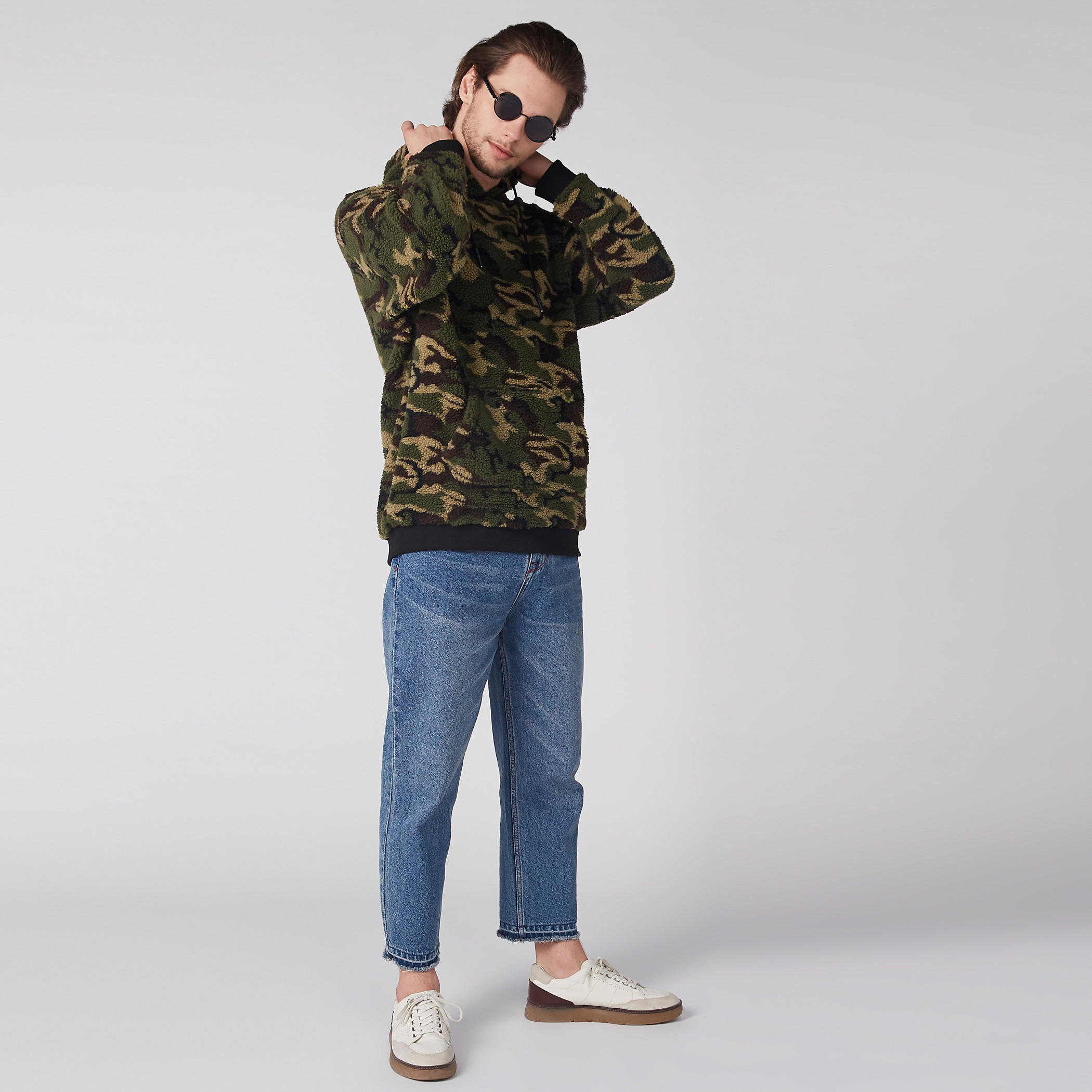 سويت شيرت بقبعة وأكمام طويلة وطبعات-men-winterwear-hoodiesandsweatshirts-image-4
