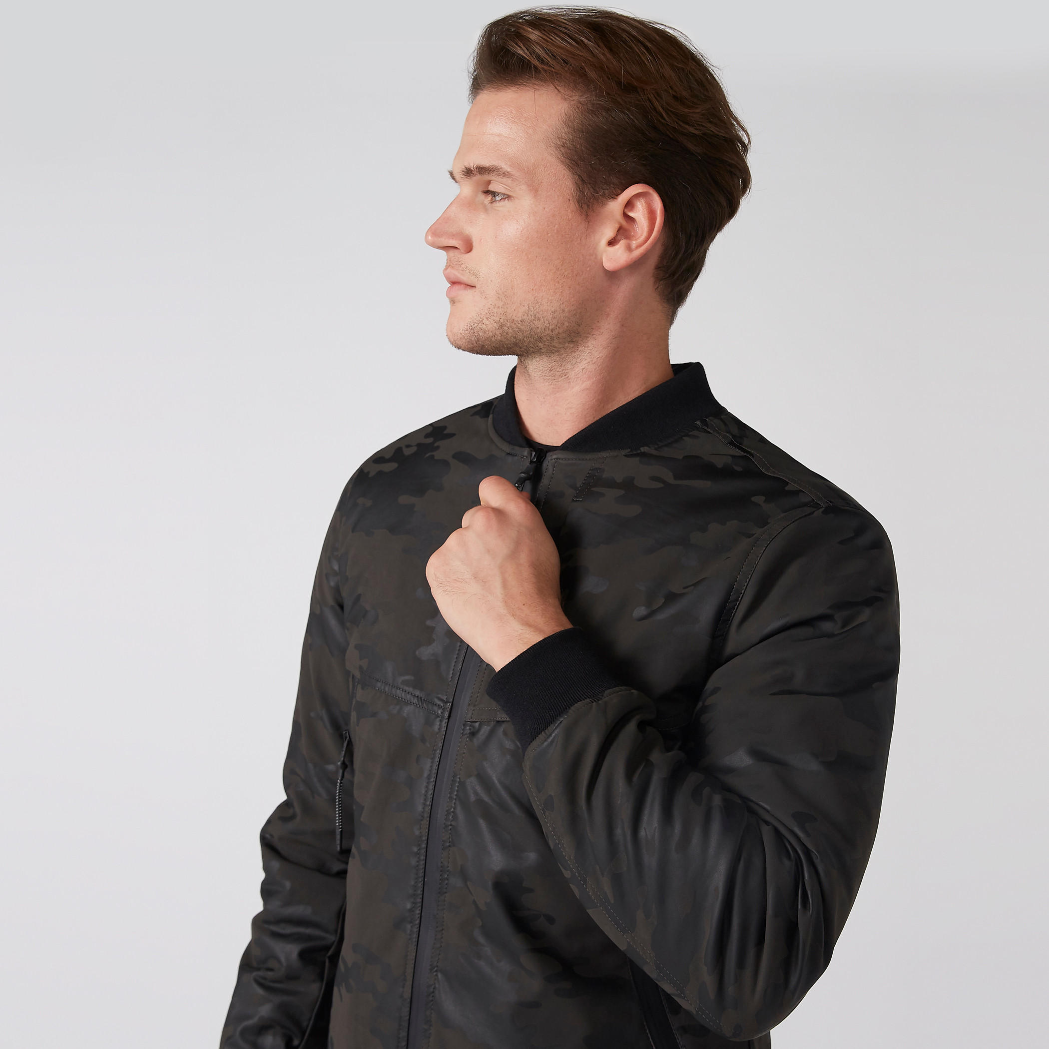 جاكيت بومبر بأكمام طويلة وسحّاب إغلاق وطبعات-men-clothing-jacketsandblazers-jackets-image-4
