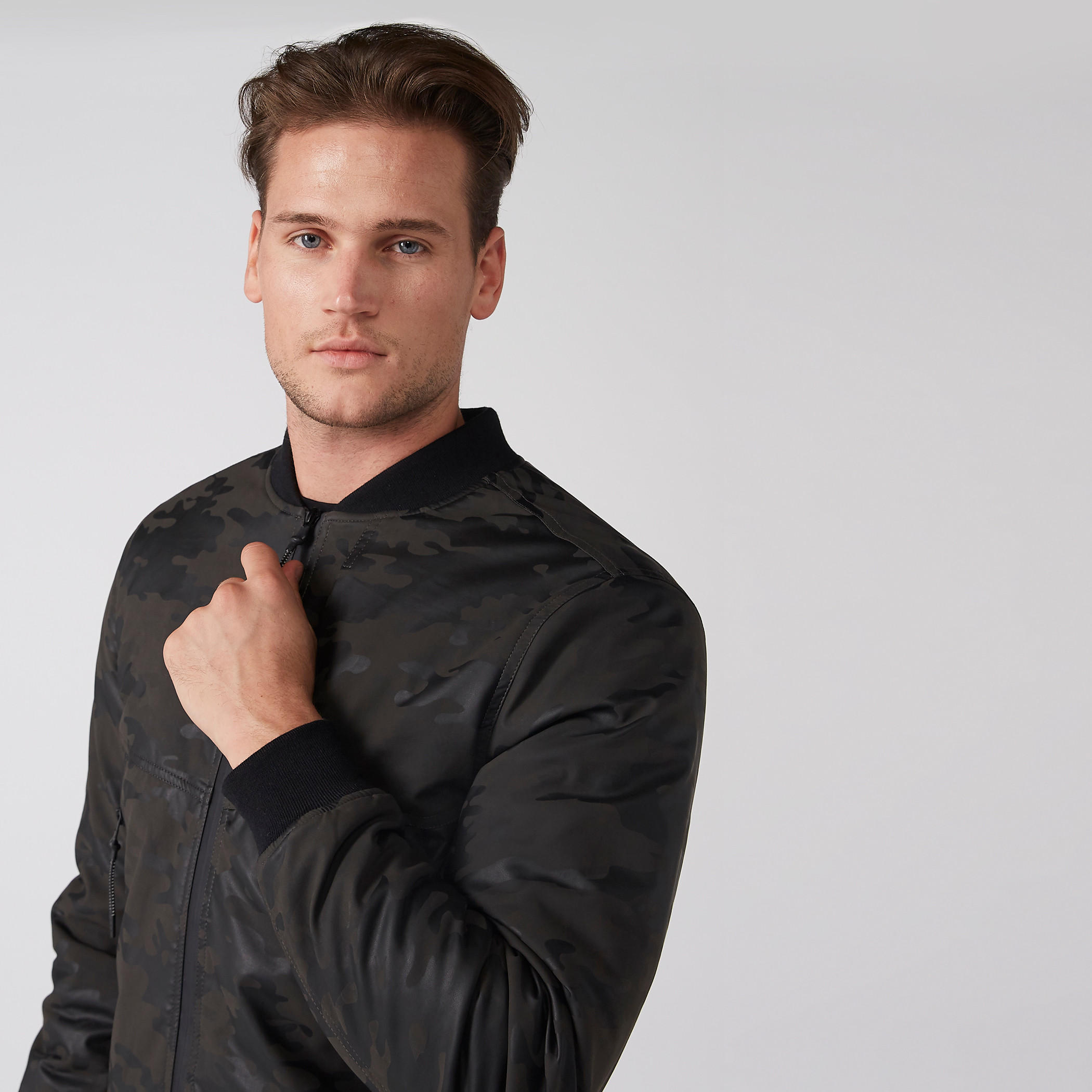 جاكيت بومبر بأكمام طويلة وسحّاب إغلاق وطبعات-men-clothing-jacketsandblazers-jackets-image-1
