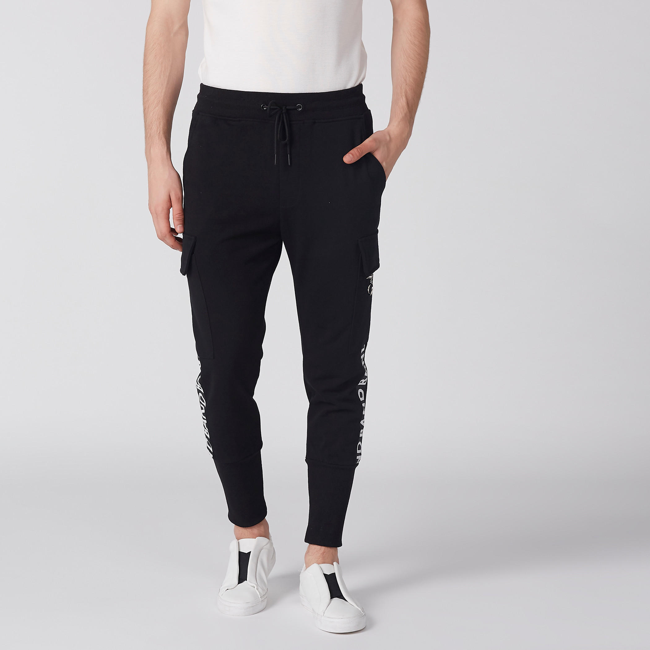 بنطال رياضي طويل بخصر مطّاطي وجيوب-men-clothing-bottoms-joggers-image-1