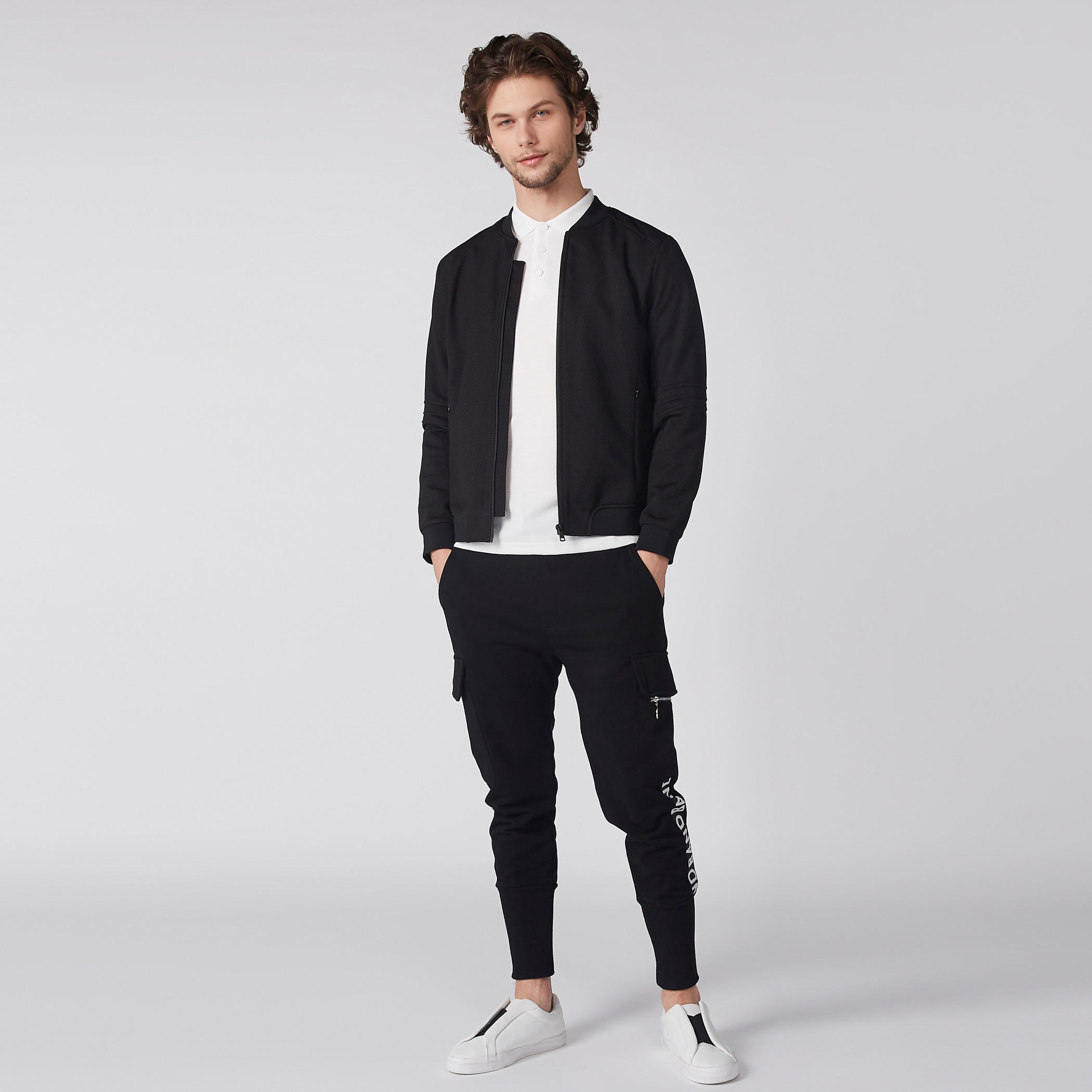 بنطال رياضي طويل بخصر مطّاطي وجيوب-men-clothing-bottoms-joggers-image-2