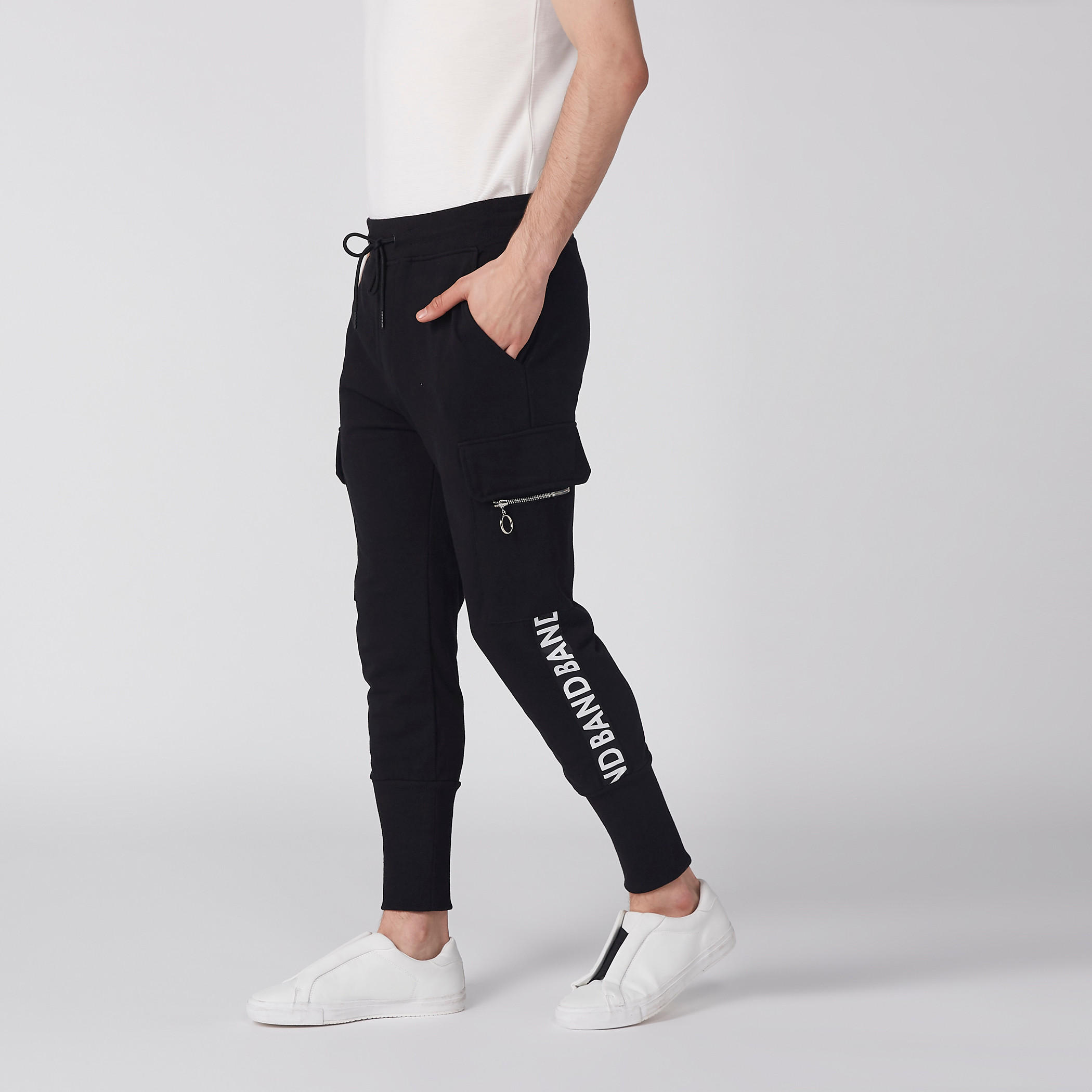 بنطال رياضي طويل بخصر مطّاطي وجيوب-men-clothing-bottoms-joggers-image-3