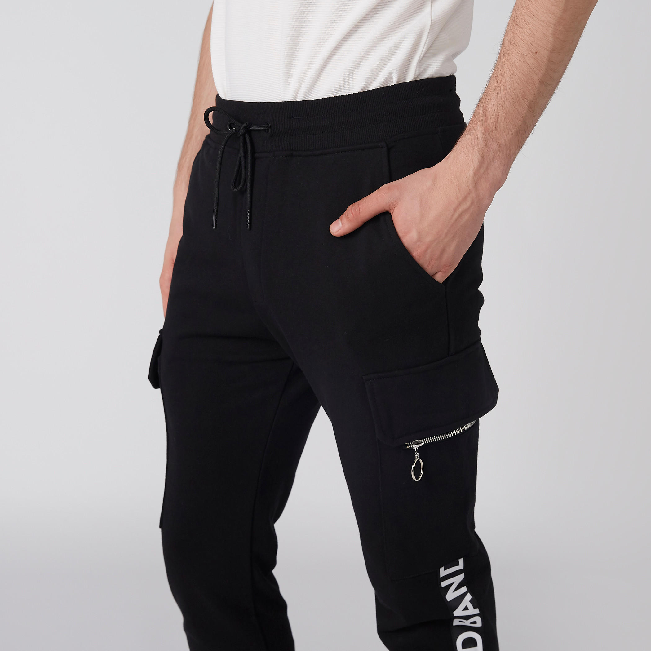 بنطال رياضي طويل بخصر مطّاطي وجيوب-men-clothing-bottoms-joggers-image-5