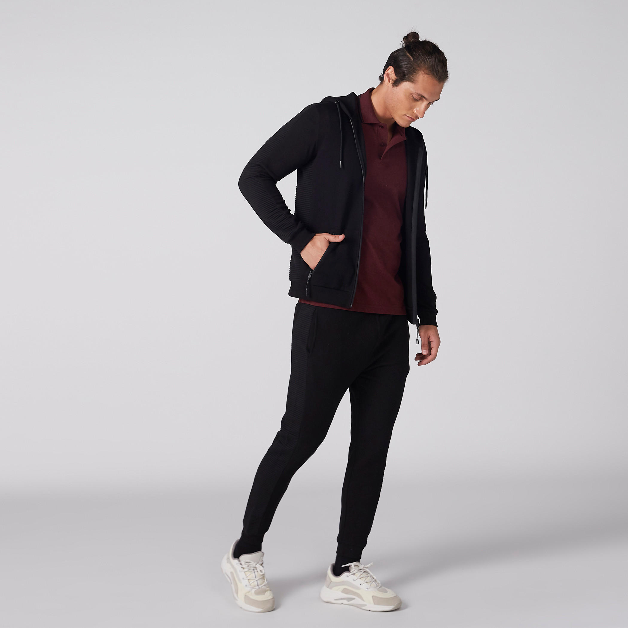 جاكيت بقبعة وسحّاب إغلاق وتفاصيل جيوب-men-clothing-jacketsandblazers-jackets-image-1