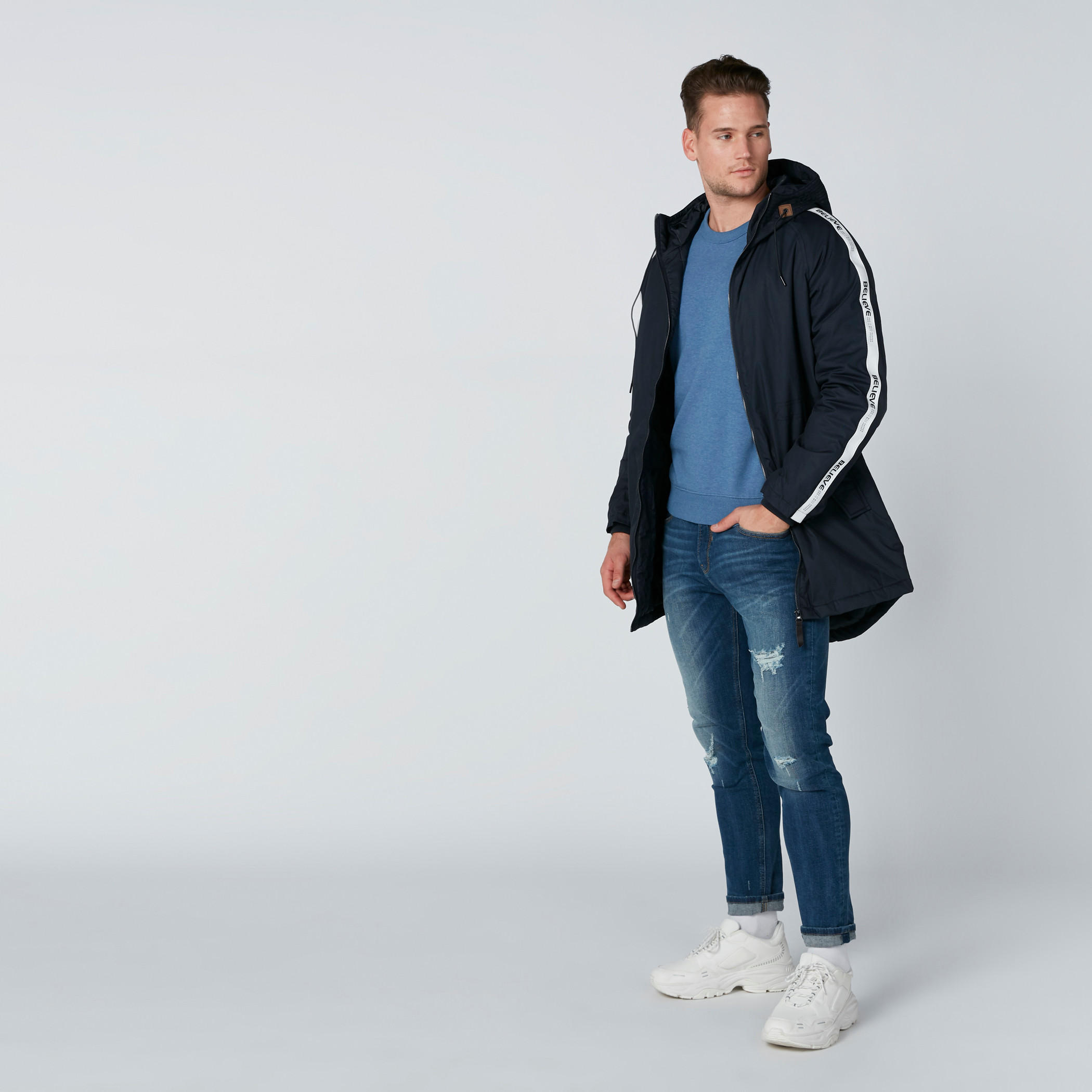 جاكيت طويل بقبّعة وجيوب وطبعات-men-clothing-jacketsandblazers-jackets-image-3