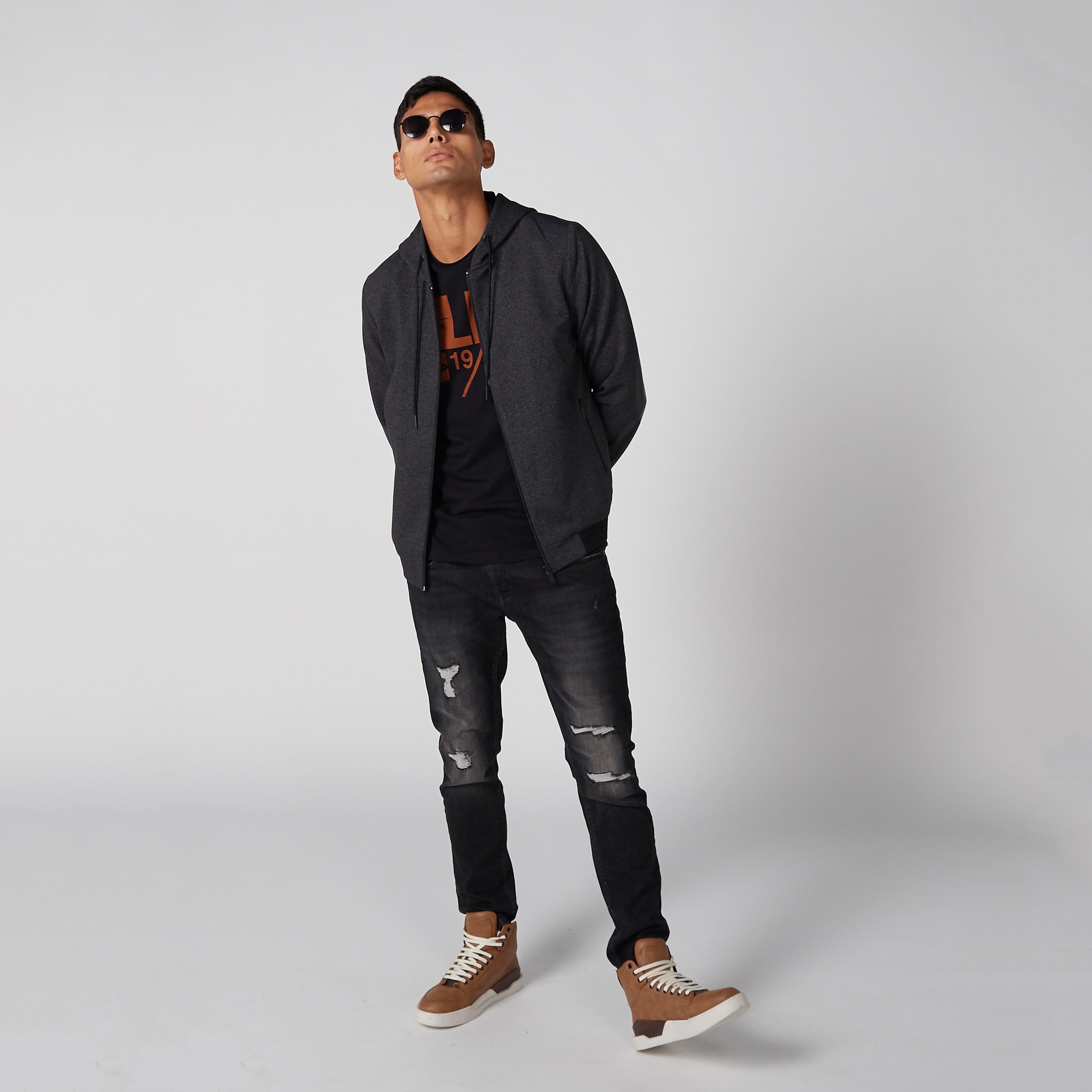 جاكيت بومبر بقبعة وشارة على المرفق-men-clothing-jacketsandblazers-jackets-image-3