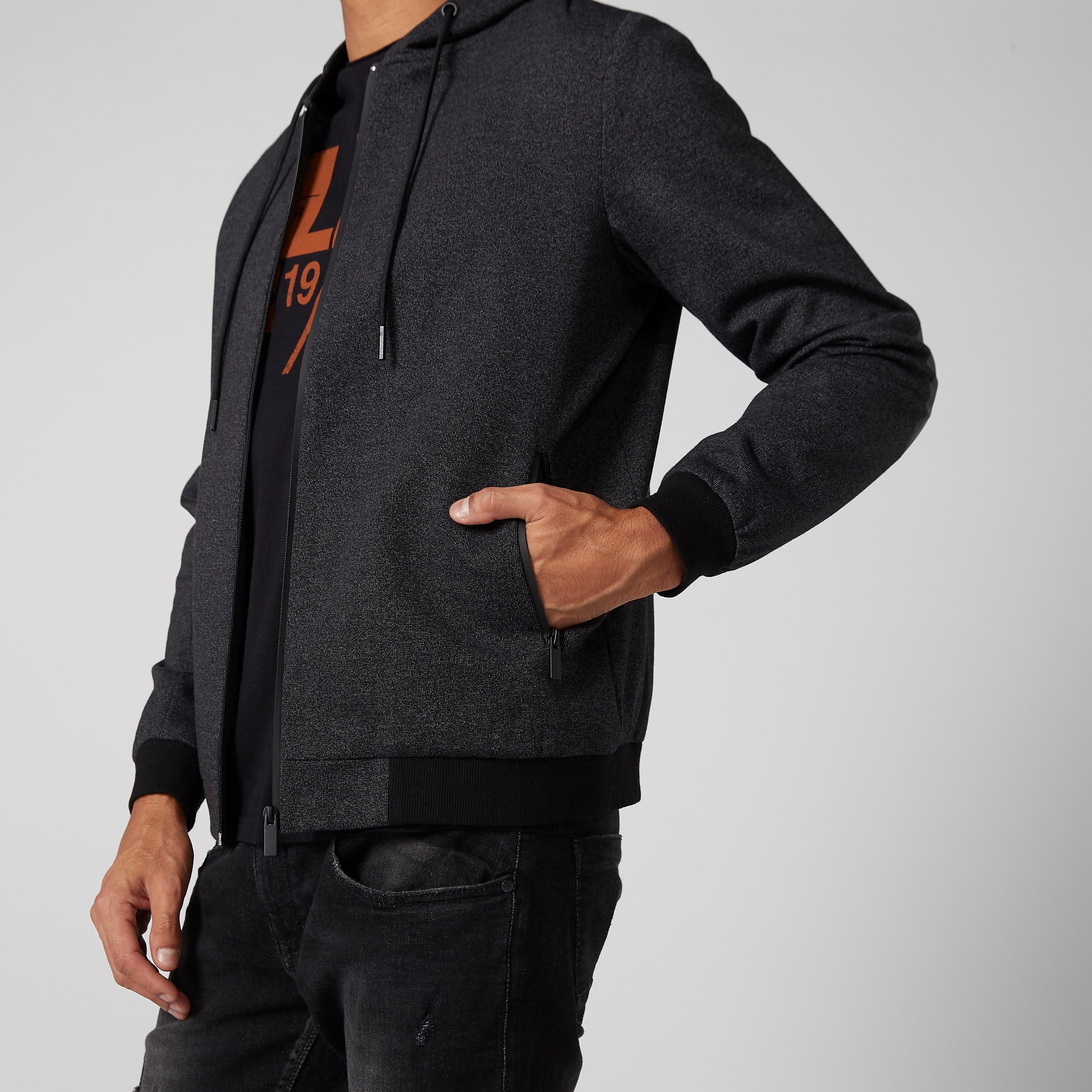 جاكيت بومبر بقبعة وشارة على المرفق-men-clothing-jacketsandblazers-jackets-image-1