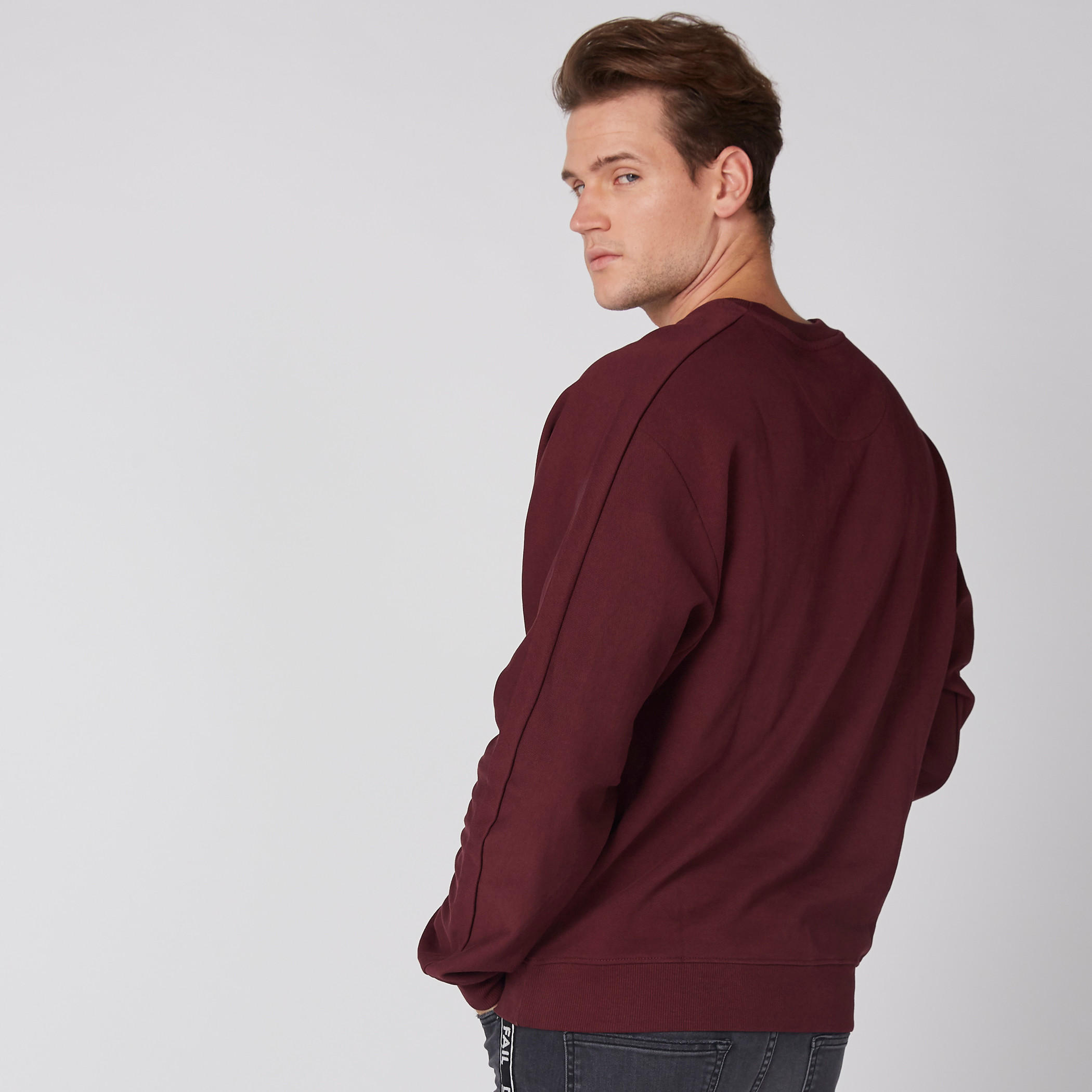 سويت شيرت بياقة دائرية وأكمام طويلة-men-winterwear-hoodiesandsweatshirts-image-2