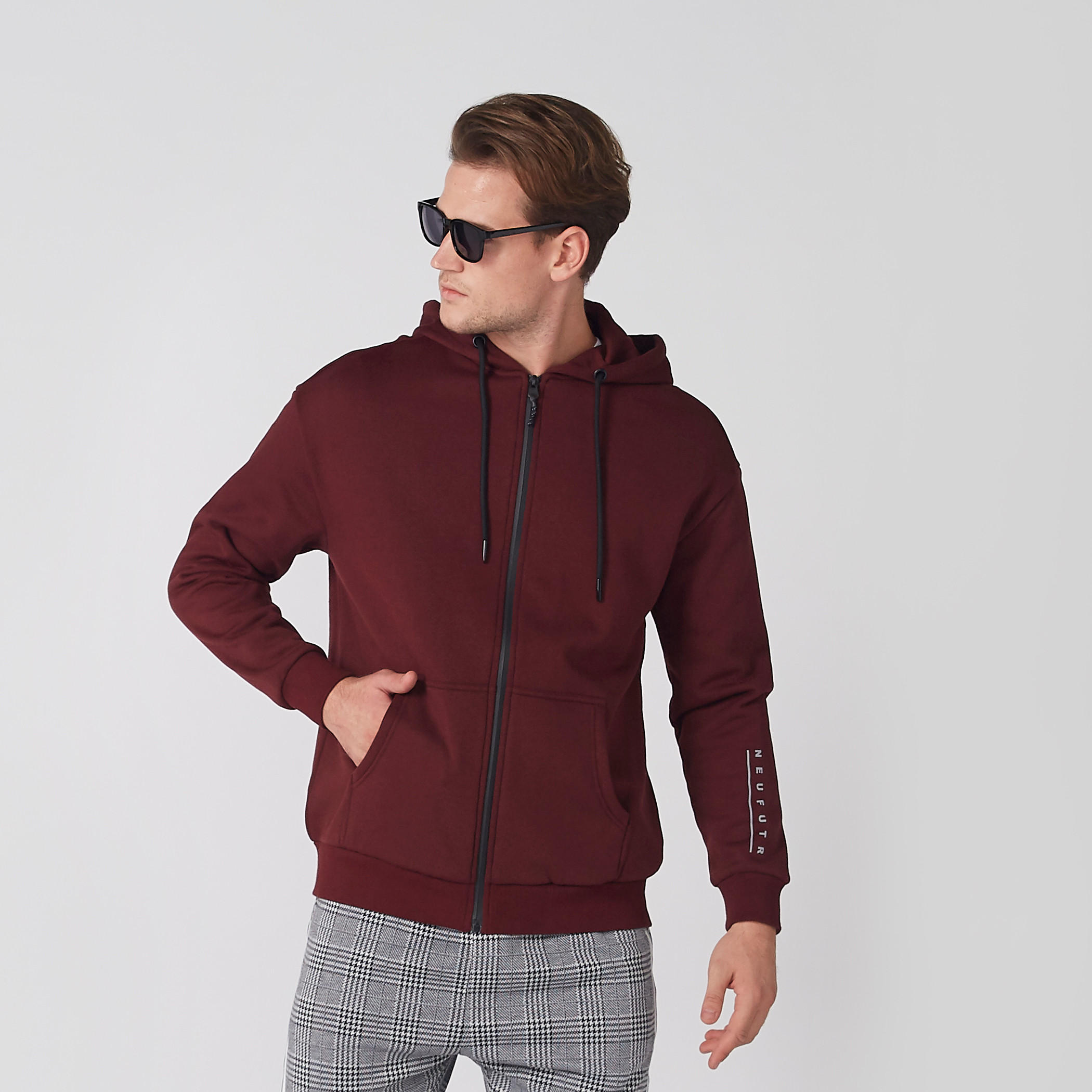 جاكيت بسحّاب إغلاق وتفاصيل جيوب وطبعات وقبعة-men-clothing-jacketsandblazers-jackets-image-1