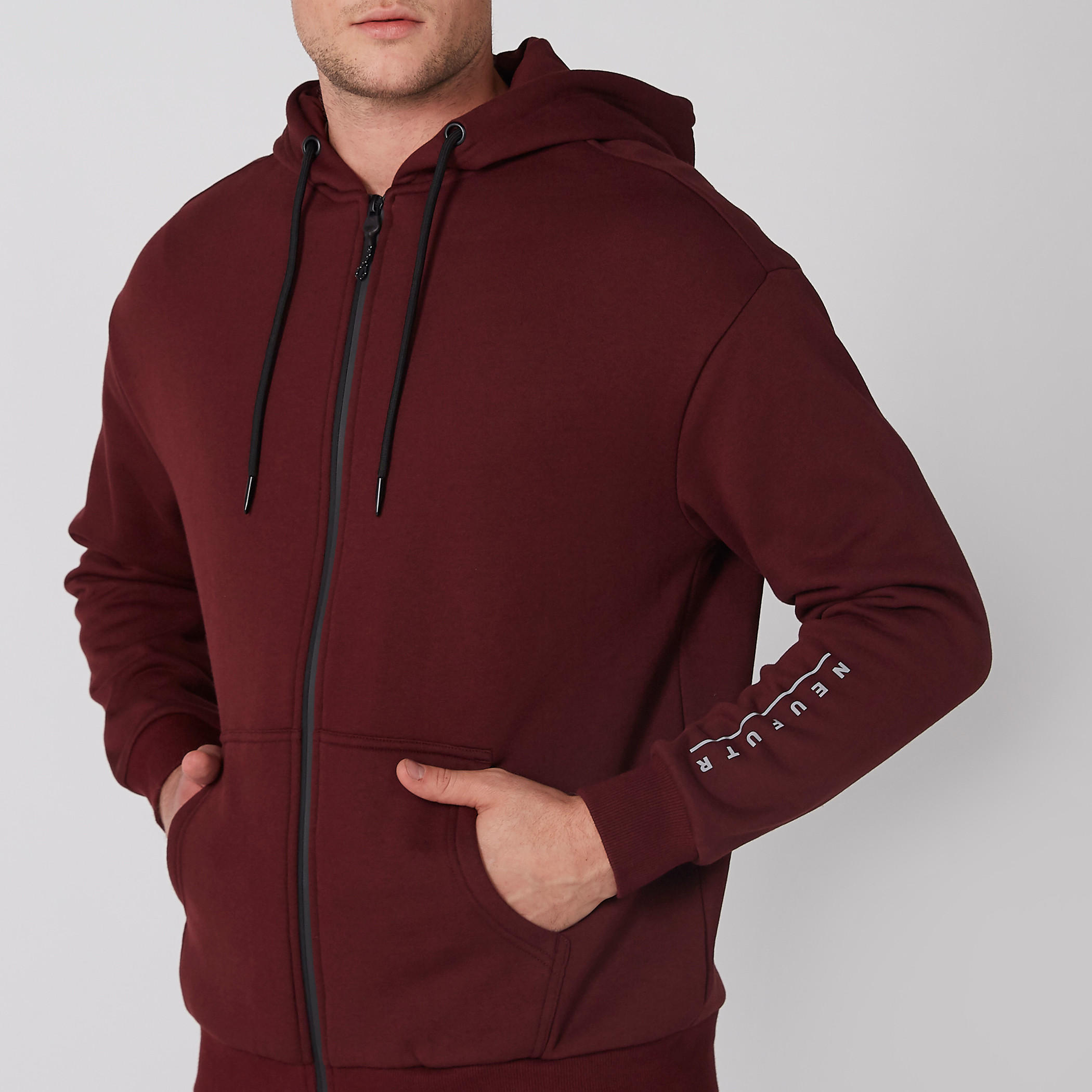 جاكيت بسحّاب إغلاق وتفاصيل جيوب وطبعات وقبعة-men-clothing-jacketsandblazers-jackets-image-2