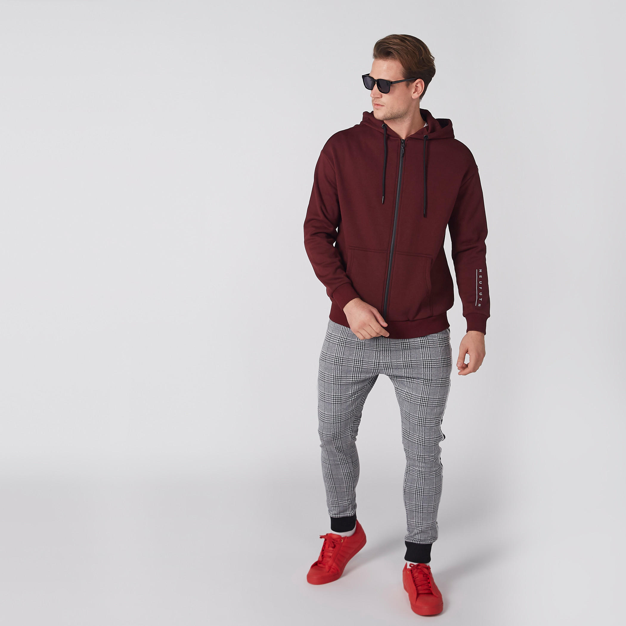 جاكيت بسحّاب إغلاق وتفاصيل جيوب وطبعات وقبعة-men-clothing-jacketsandblazers-jackets-image-3