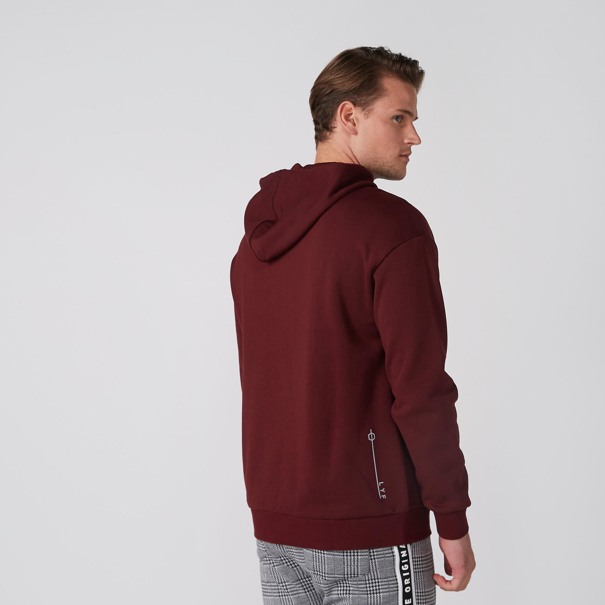 جاكيت بسحّاب إغلاق وتفاصيل جيوب وطبعات وقبعة-men-clothing-jacketsandblazers-jackets-image-4