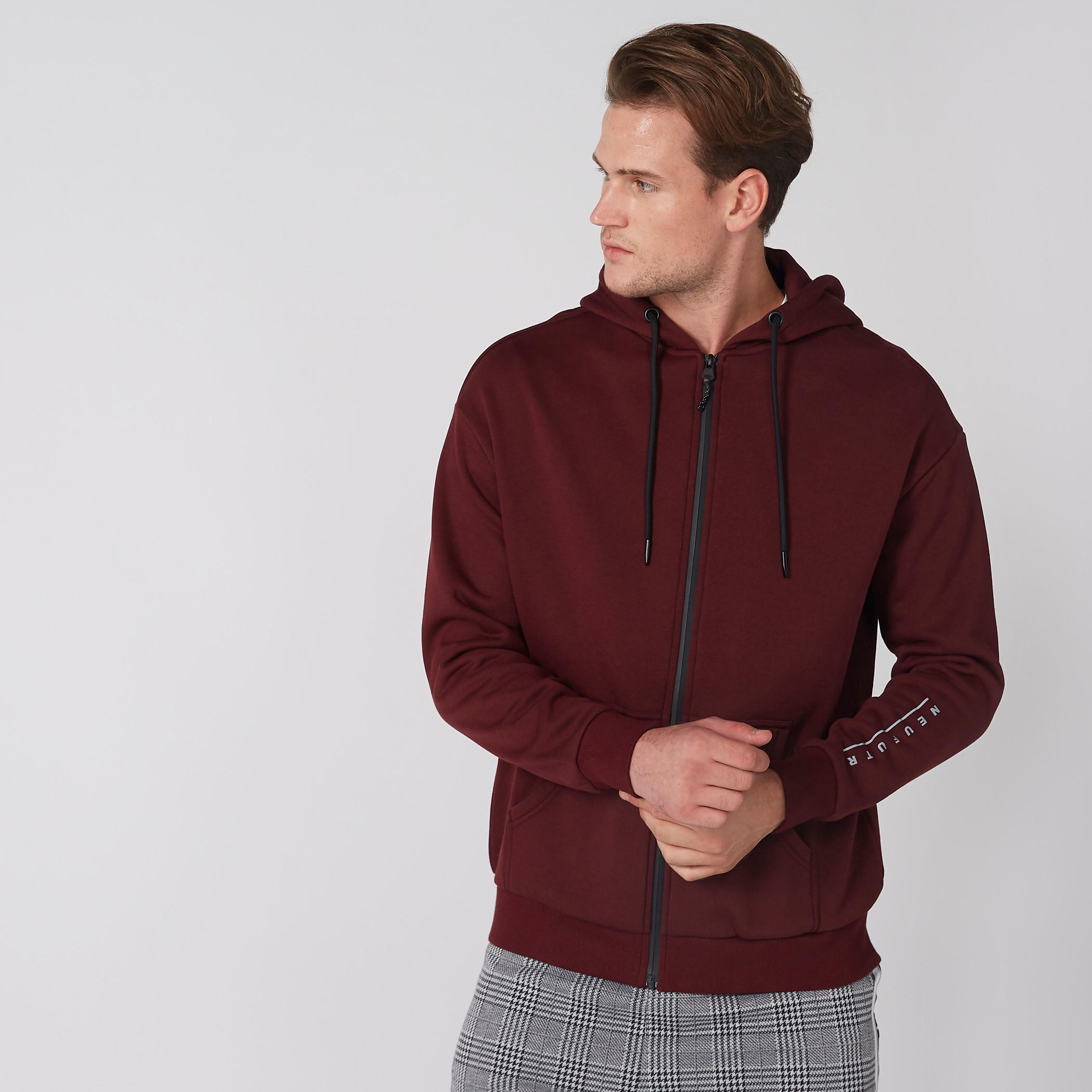 جاكيت بسحّاب إغلاق وتفاصيل جيوب وطبعات وقبعة-men-clothing-jacketsandblazers-jackets-image-5