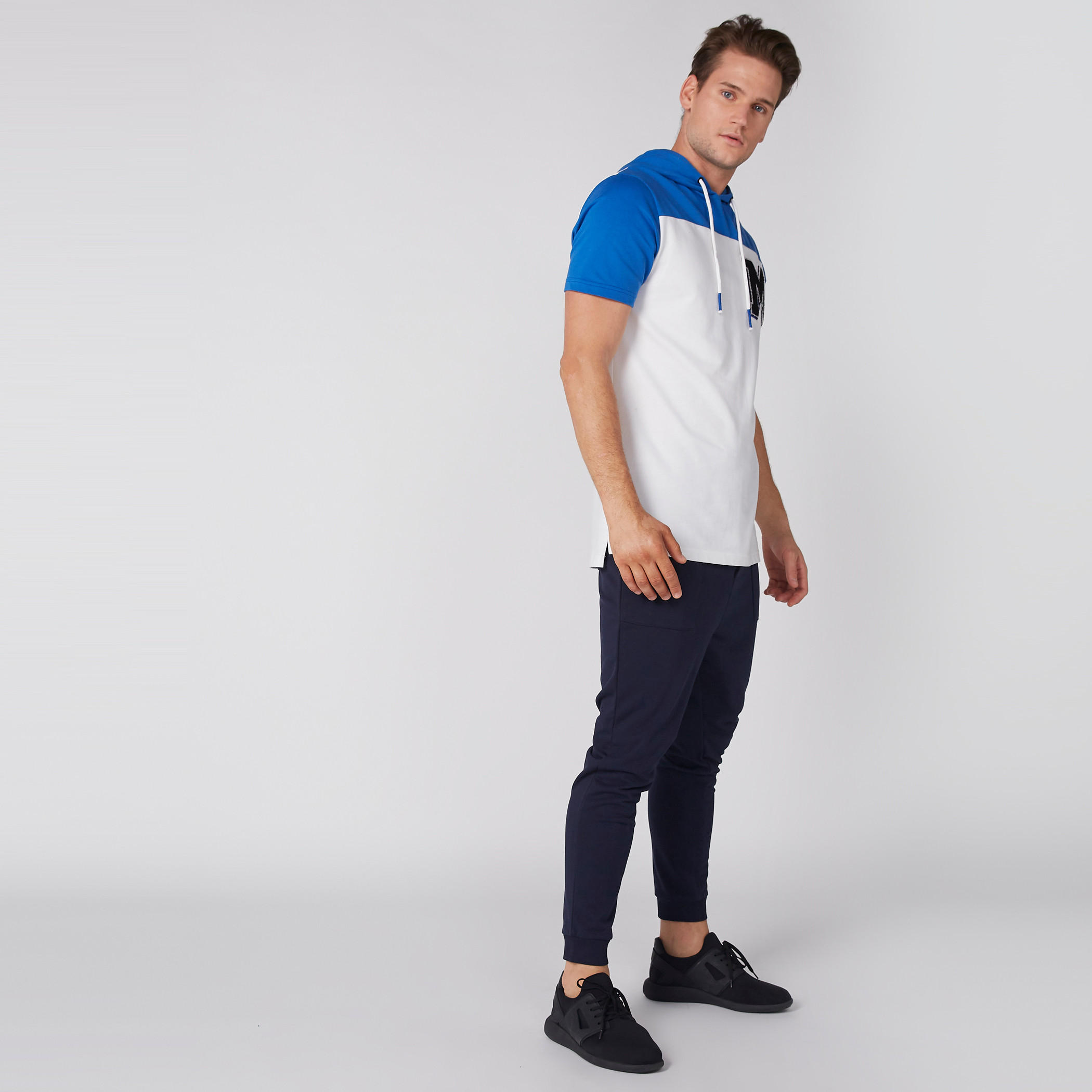 بنطال رياضي طويل برباط وجيوب-men-clothing-bottoms-joggers-image-1