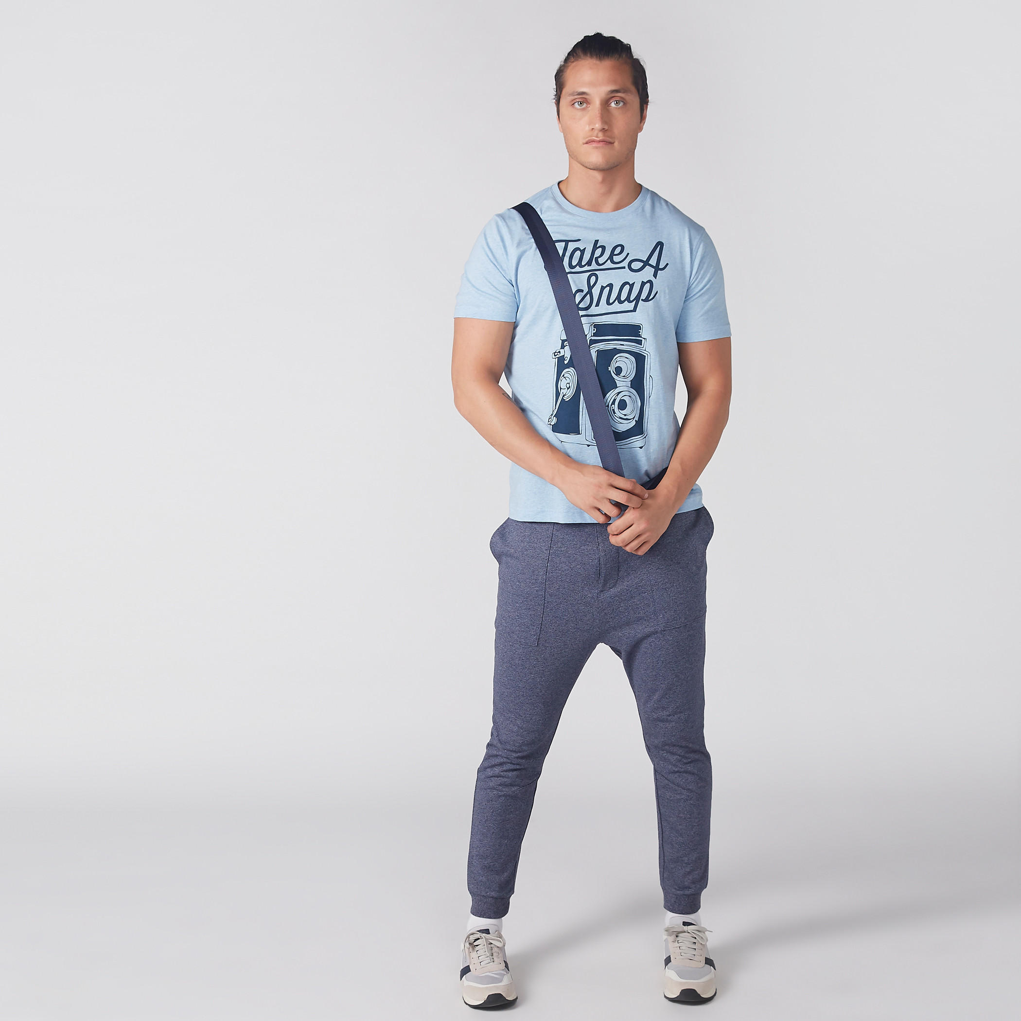بنطال رياضي بارز الملمس بجيوب وربّاط-men-clothing-bottoms-joggers-image-2