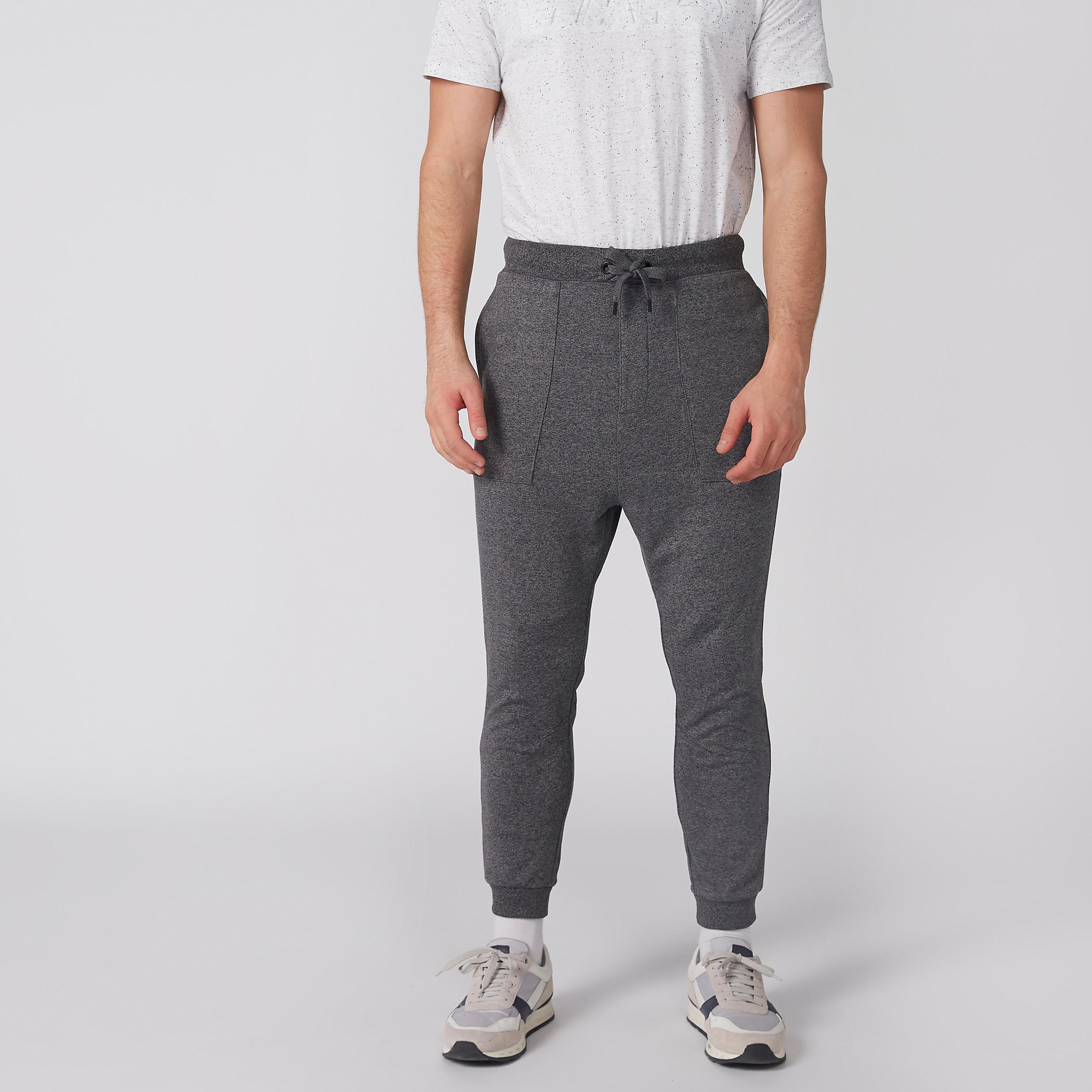 بنطال رياضي طويل بخصر مطّاطي وجيوب-men-clothing-bottoms-joggers-image-1