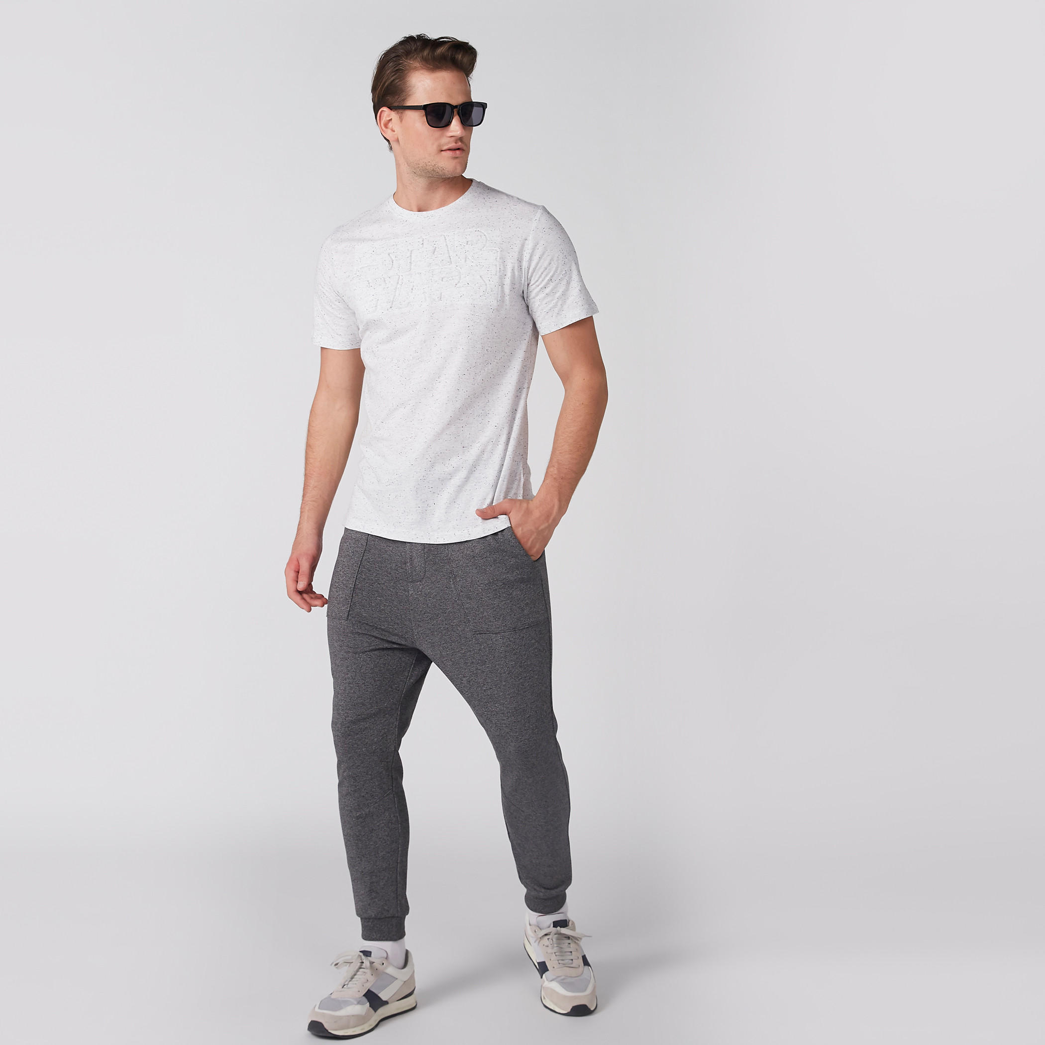بنطال رياضي طويل بخصر مطّاطي وجيوب-men-clothing-bottoms-joggers-image-2