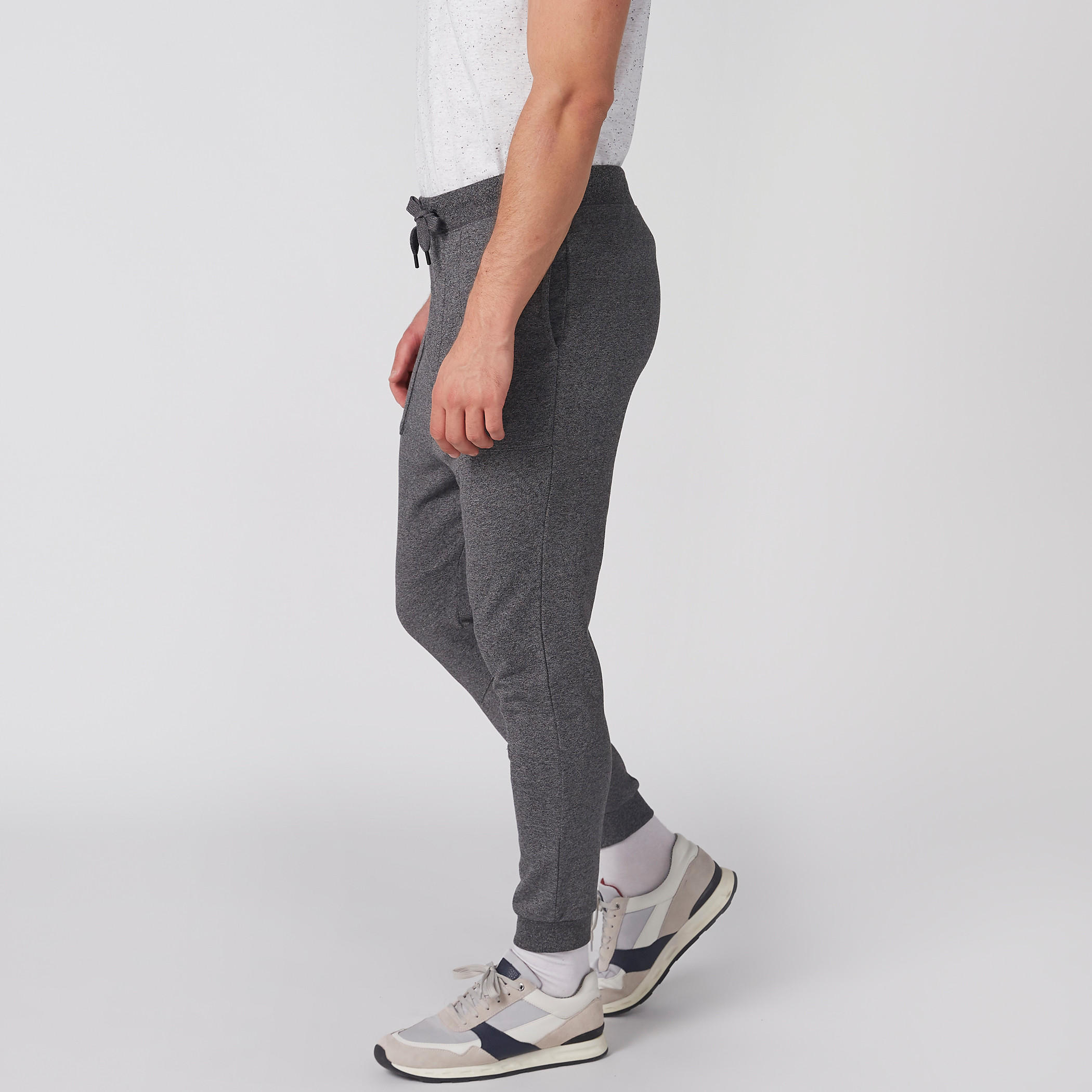 بنطال رياضي طويل بخصر مطّاطي وجيوب-men-clothing-bottoms-joggers-image-3