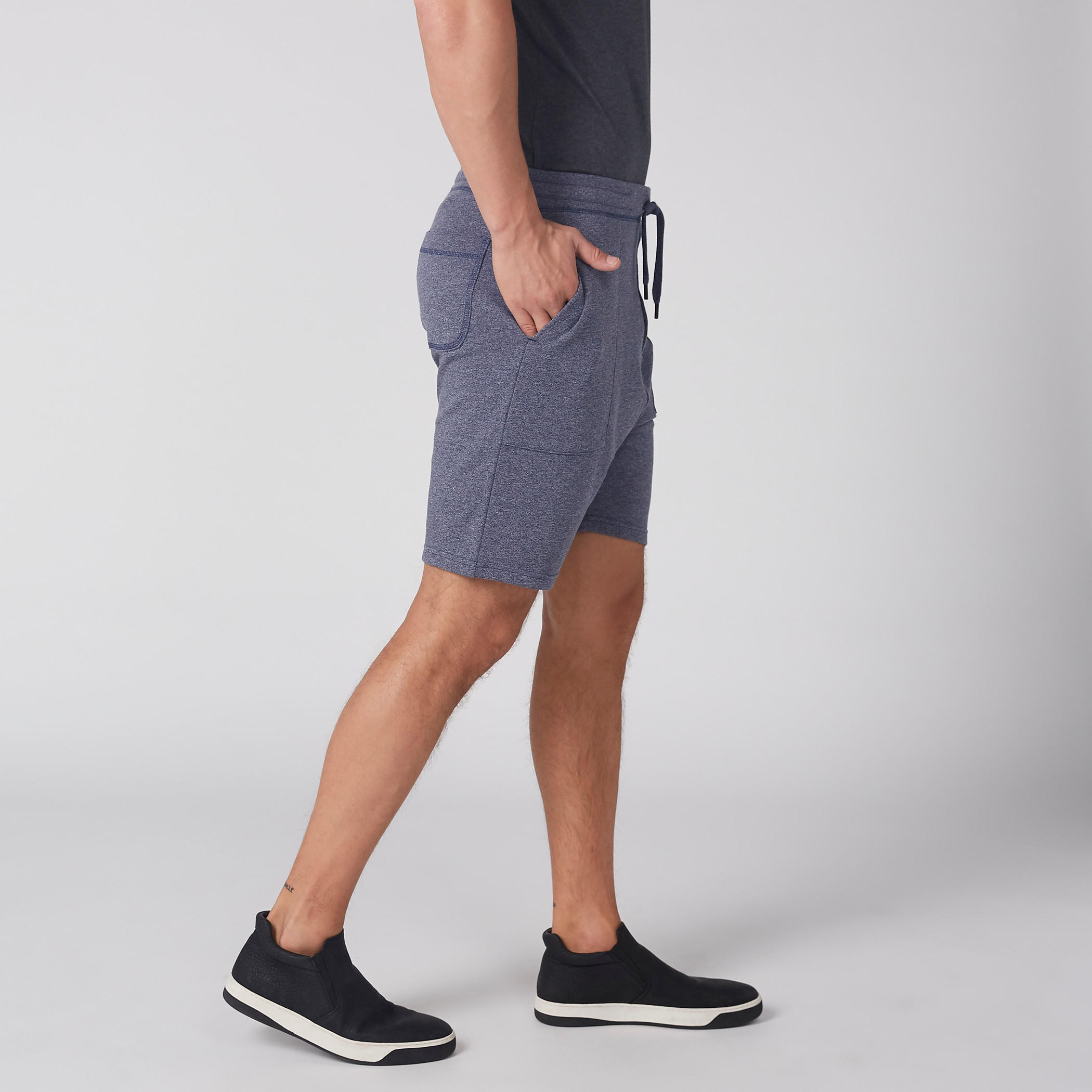 شورت بخصر مطّاطي وجيوب-men-clothing-bottoms-shorts-image-2