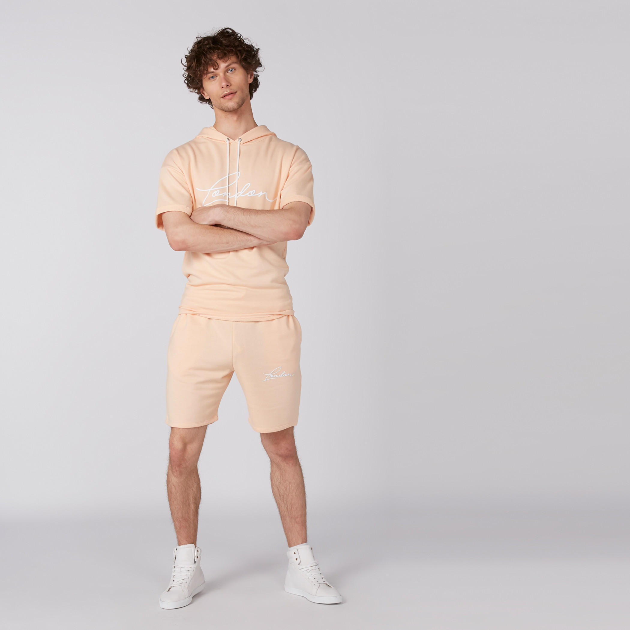 تيشيرت بطبعات وأكمام قصيرة وقبعة-men-clothing-tshirtsandpolos-tshirts-image-7