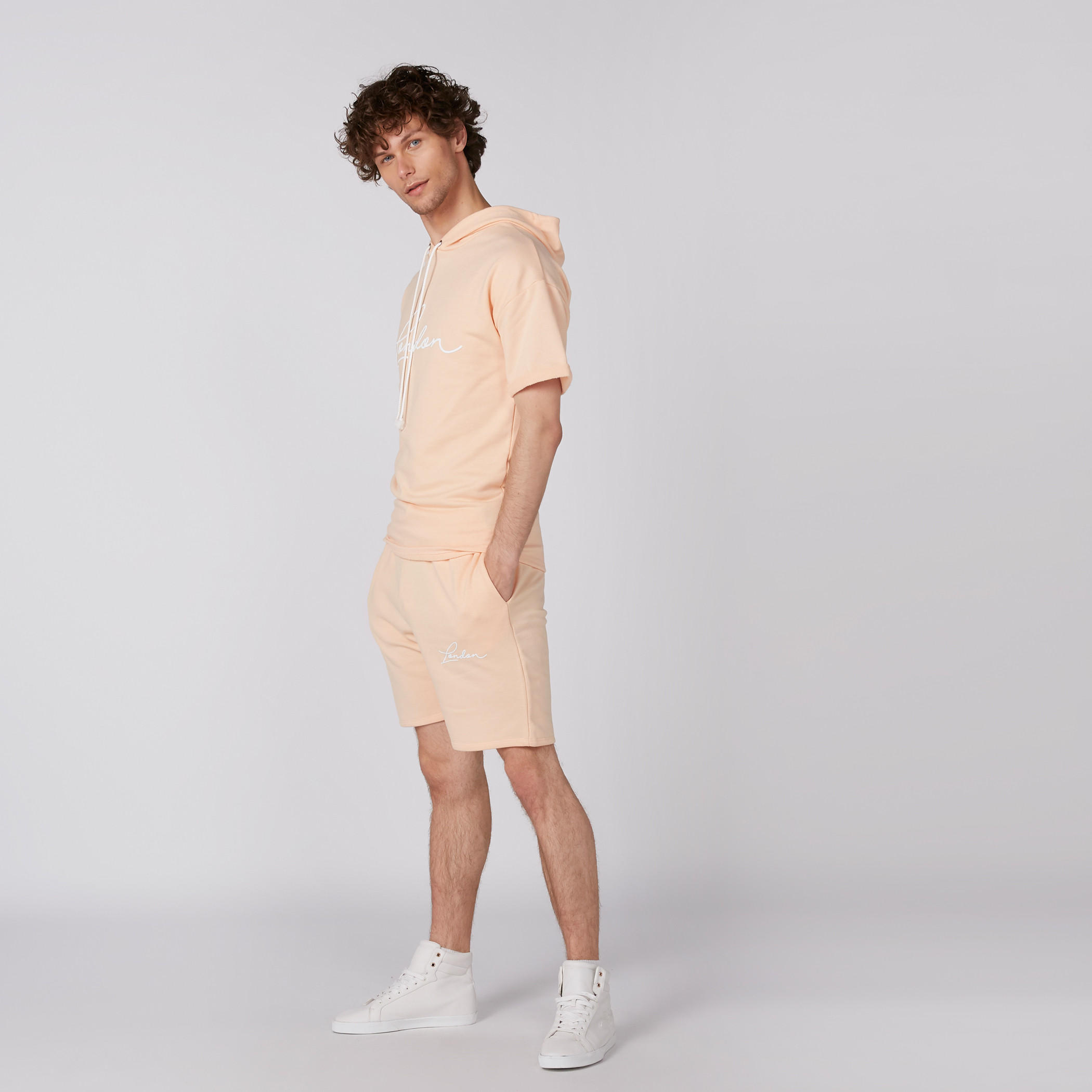 تيشيرت بطبعات وأكمام قصيرة وقبعة-men-clothing-tshirtsandpolos-tshirts-image-8