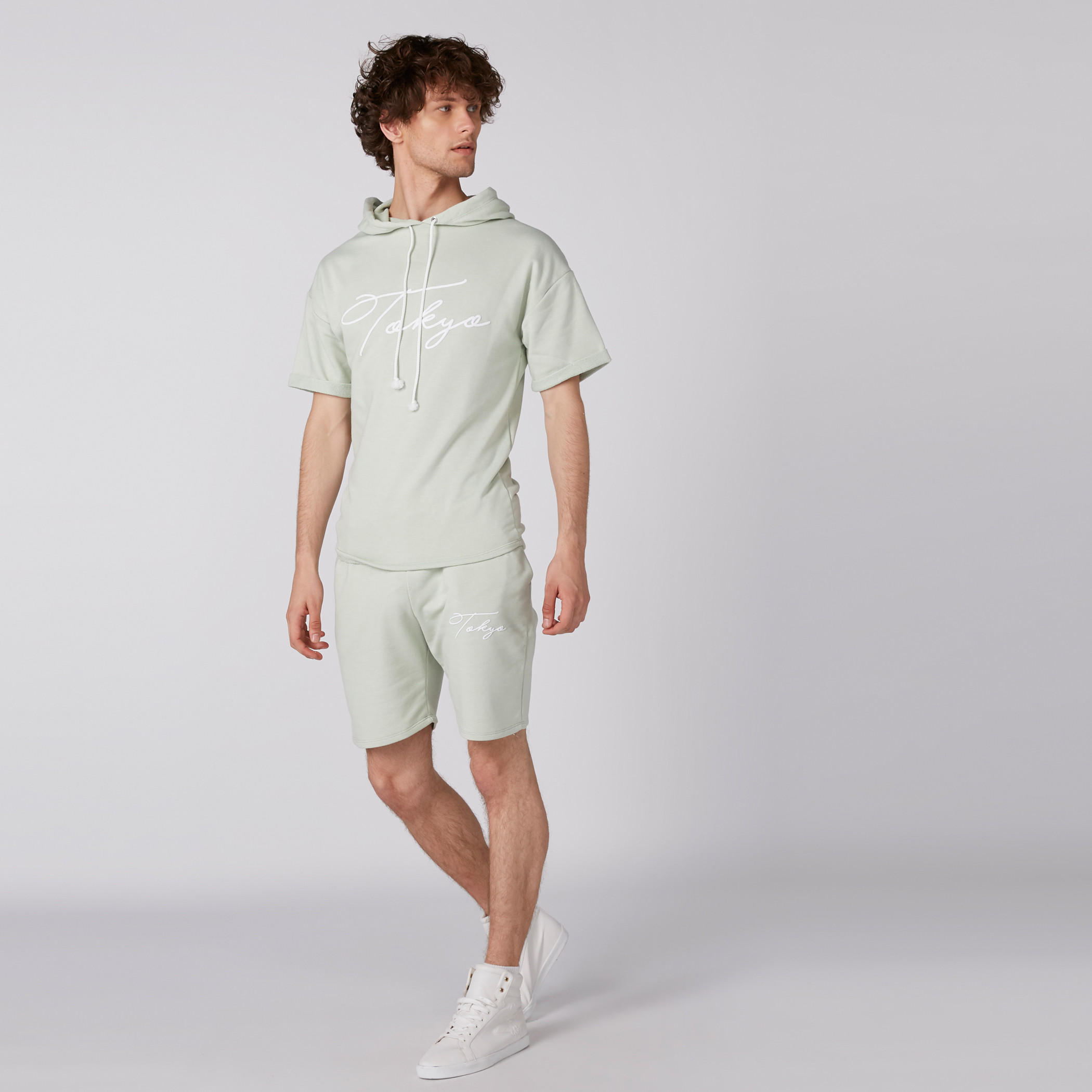 تيشيرت بطبعات وأكمام قصيرة وقبعة-men-clothing-tshirtsandpolos-tshirts-image-2