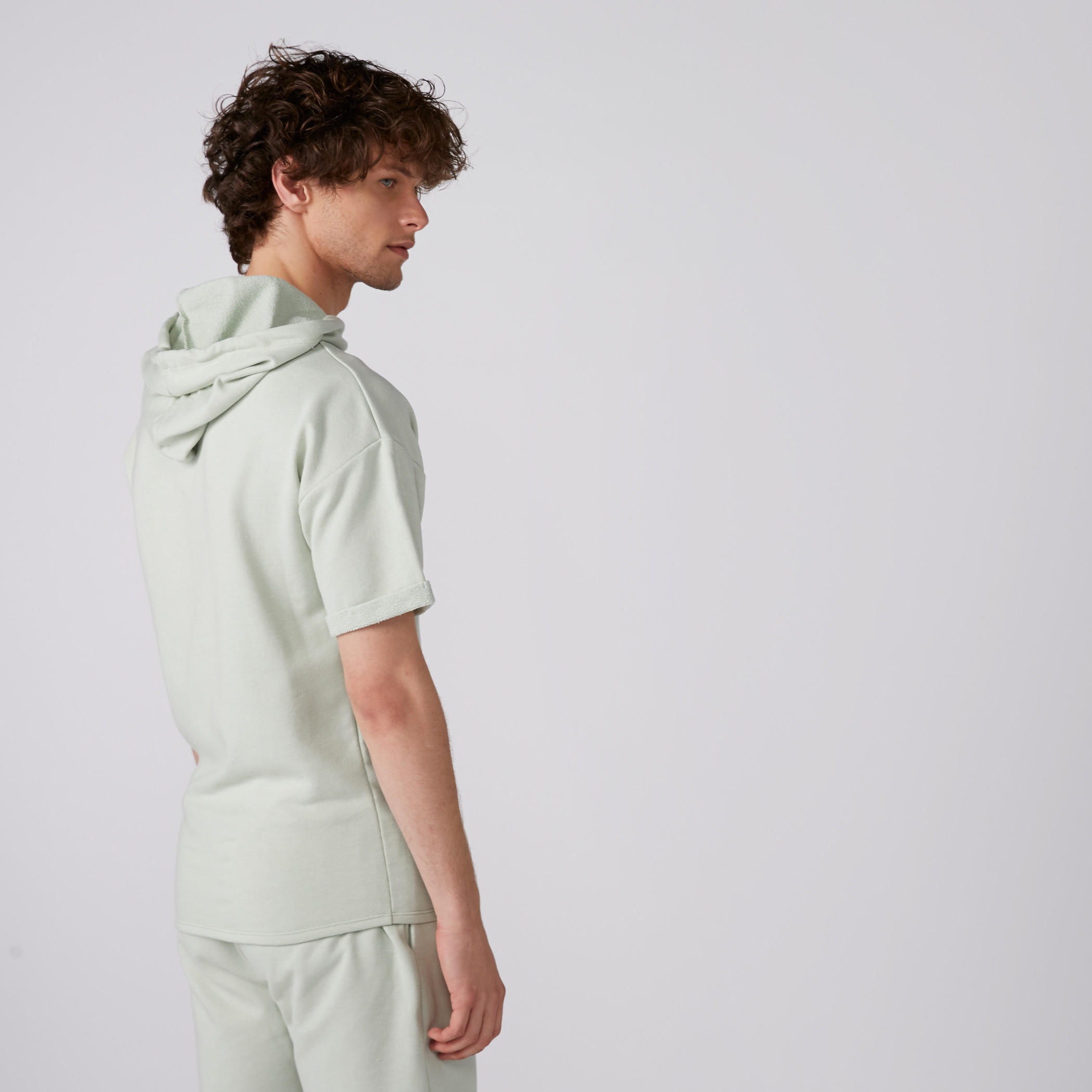 تيشيرت بطبعات وأكمام قصيرة وقبعة-men-clothing-tshirtsandpolos-tshirts-image-3