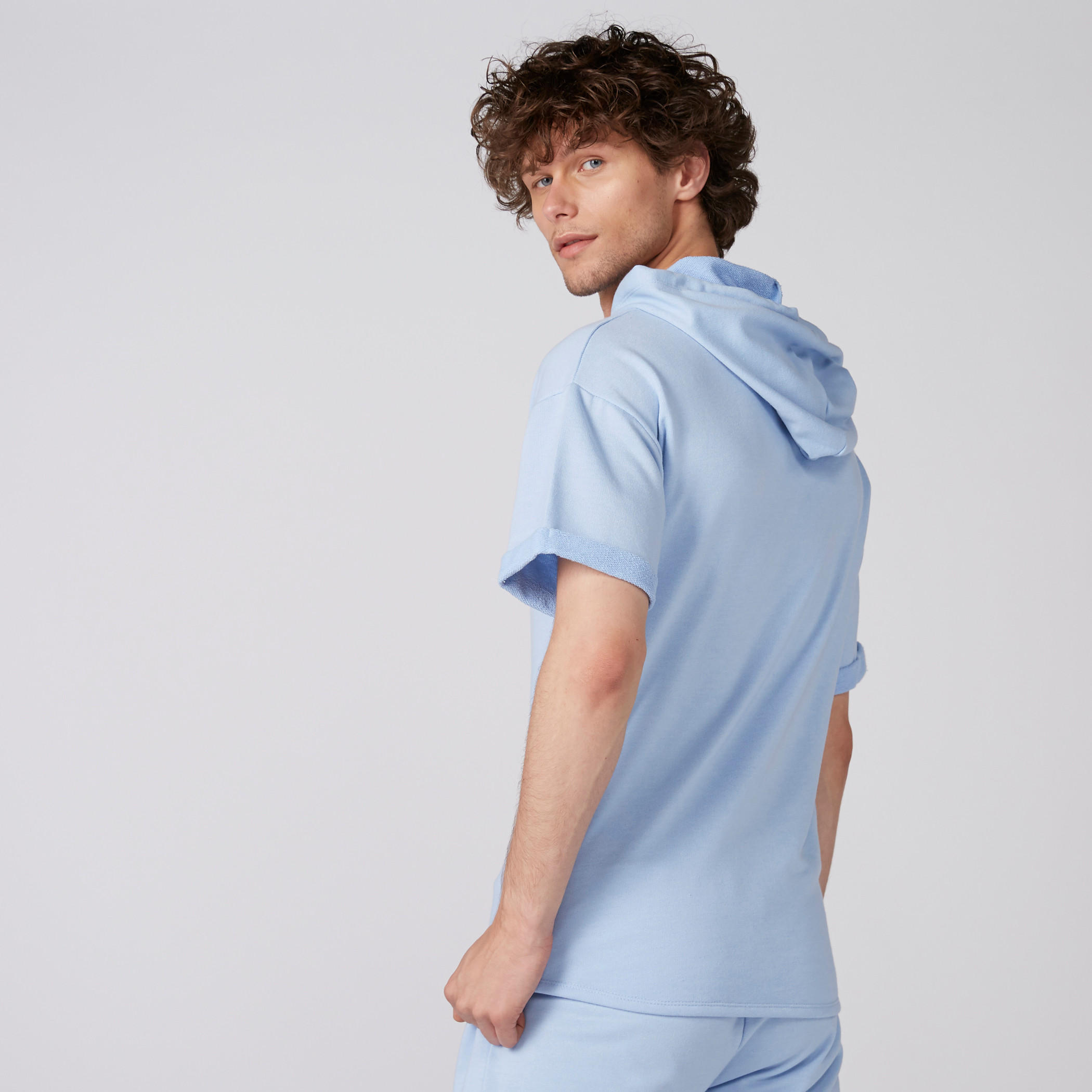 تيشيرت بطبعات وأكمام قصيرة وقبعة-men-clothing-tshirtsandpolos-tshirts-image-3
