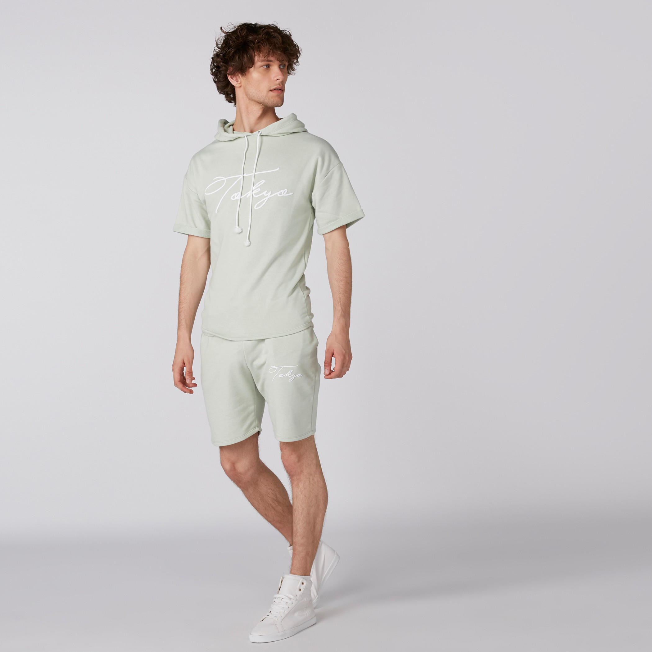 شورت بطبعات وخصر مطّاطي وجيب-men-clothing-bottoms-shorts-image-1