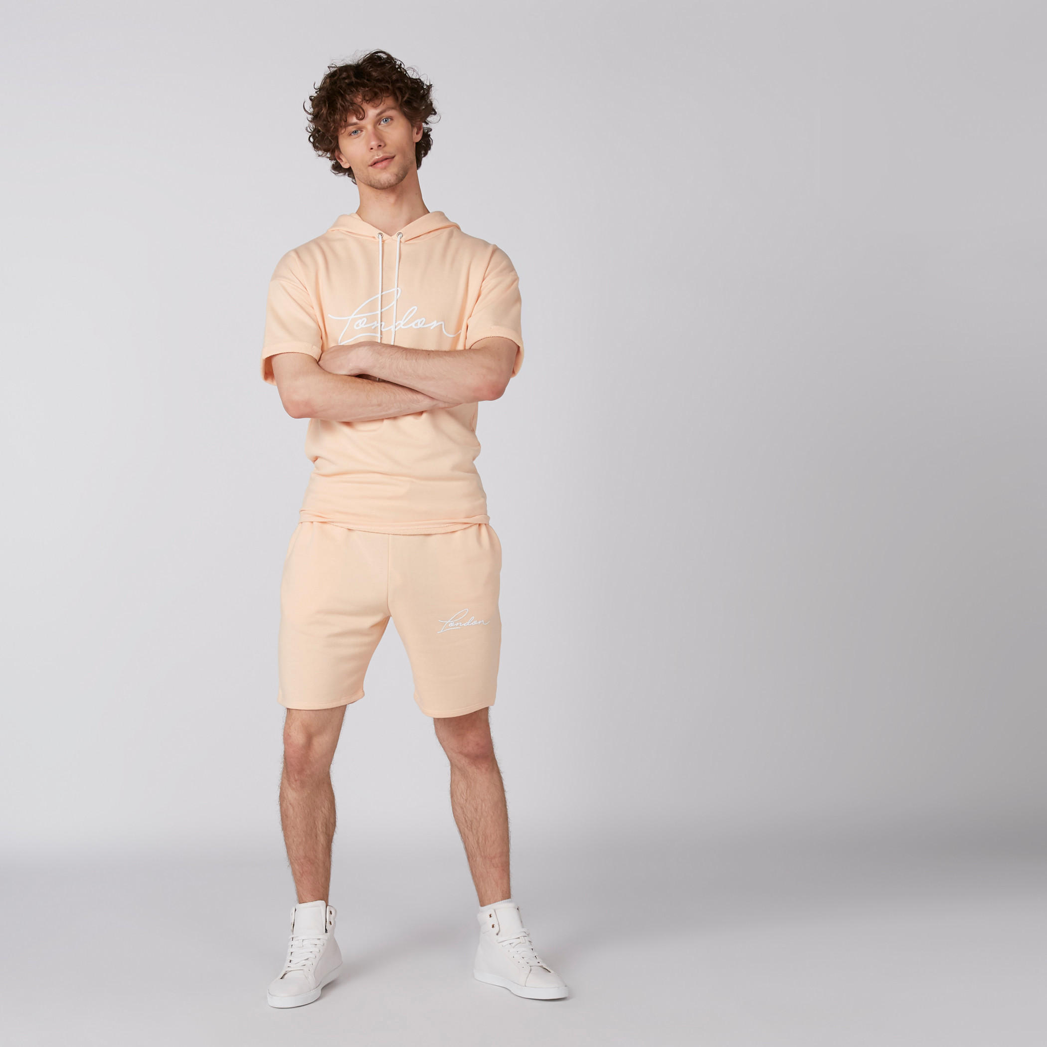 شورت بطبعات وخصر مطّاطي وجيب-men-clothing-bottoms-shorts-image-1