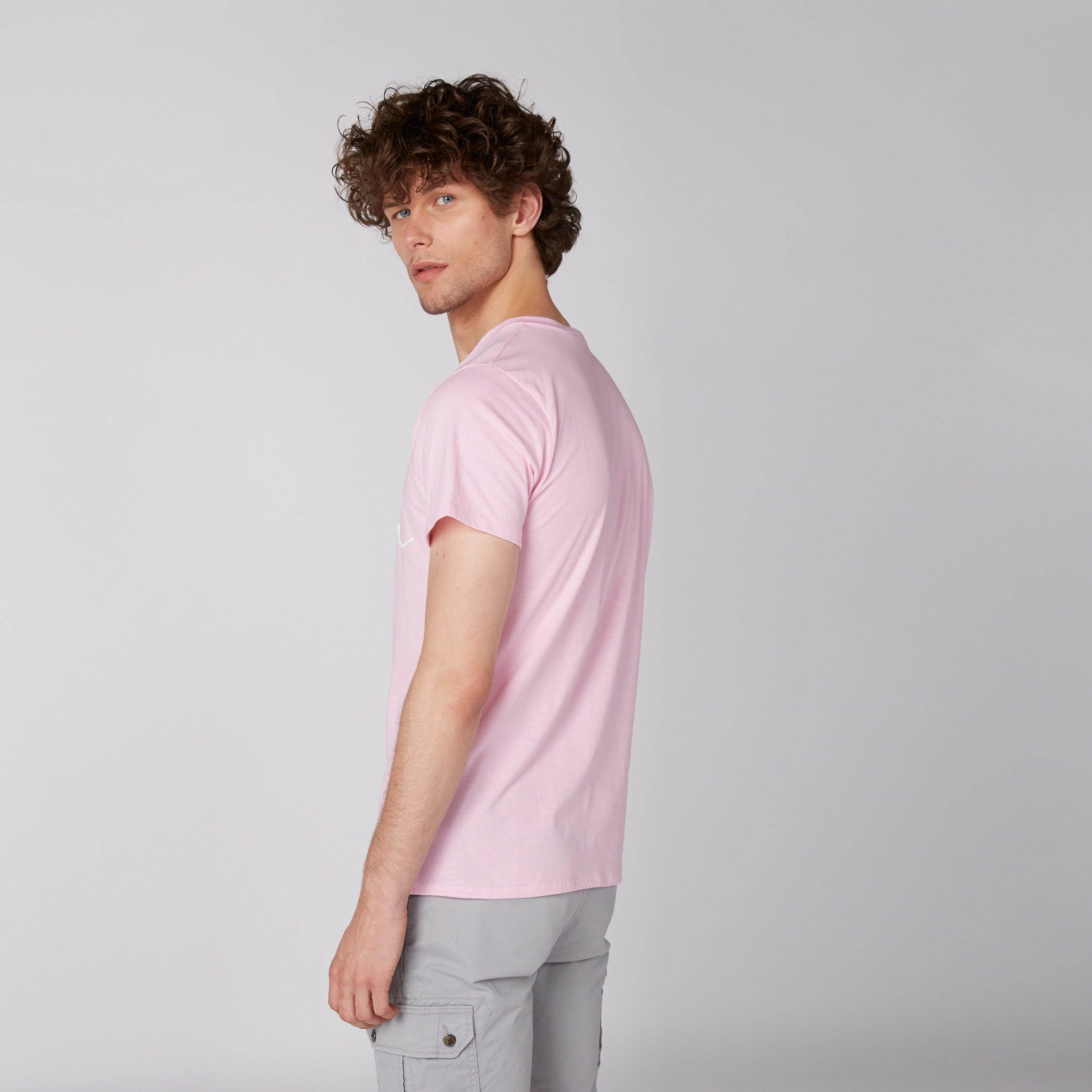 تيشيرت بياقة ضيّقة وأكمام قصيرة وطبعات-men-clothing-tshirtsandpolos-tshirts-image-3