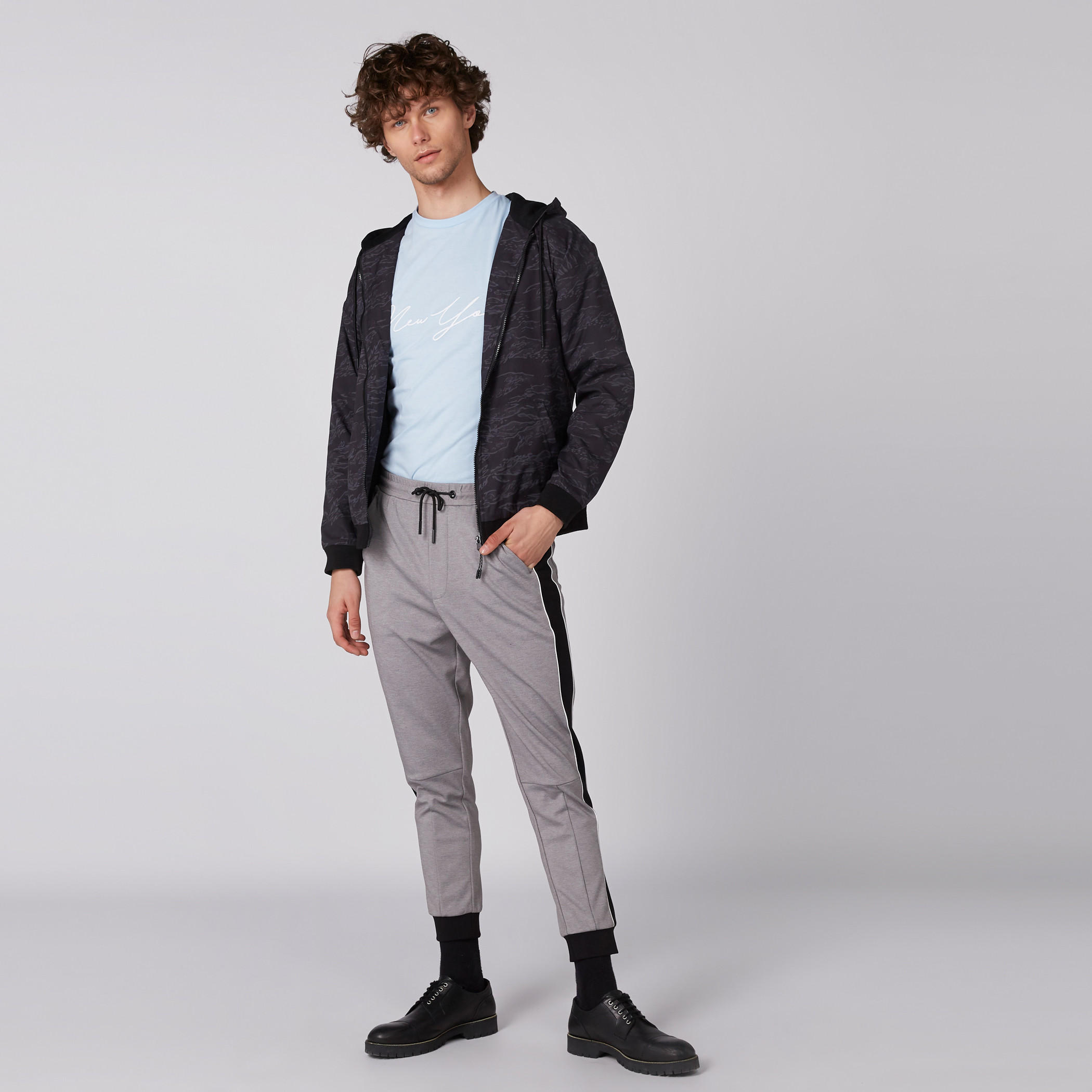 تيشيرت بياقة مستديرة وأكمام قصيرة وطبعات-men-clothing-tshirtsandpolos-tshirts-image-5