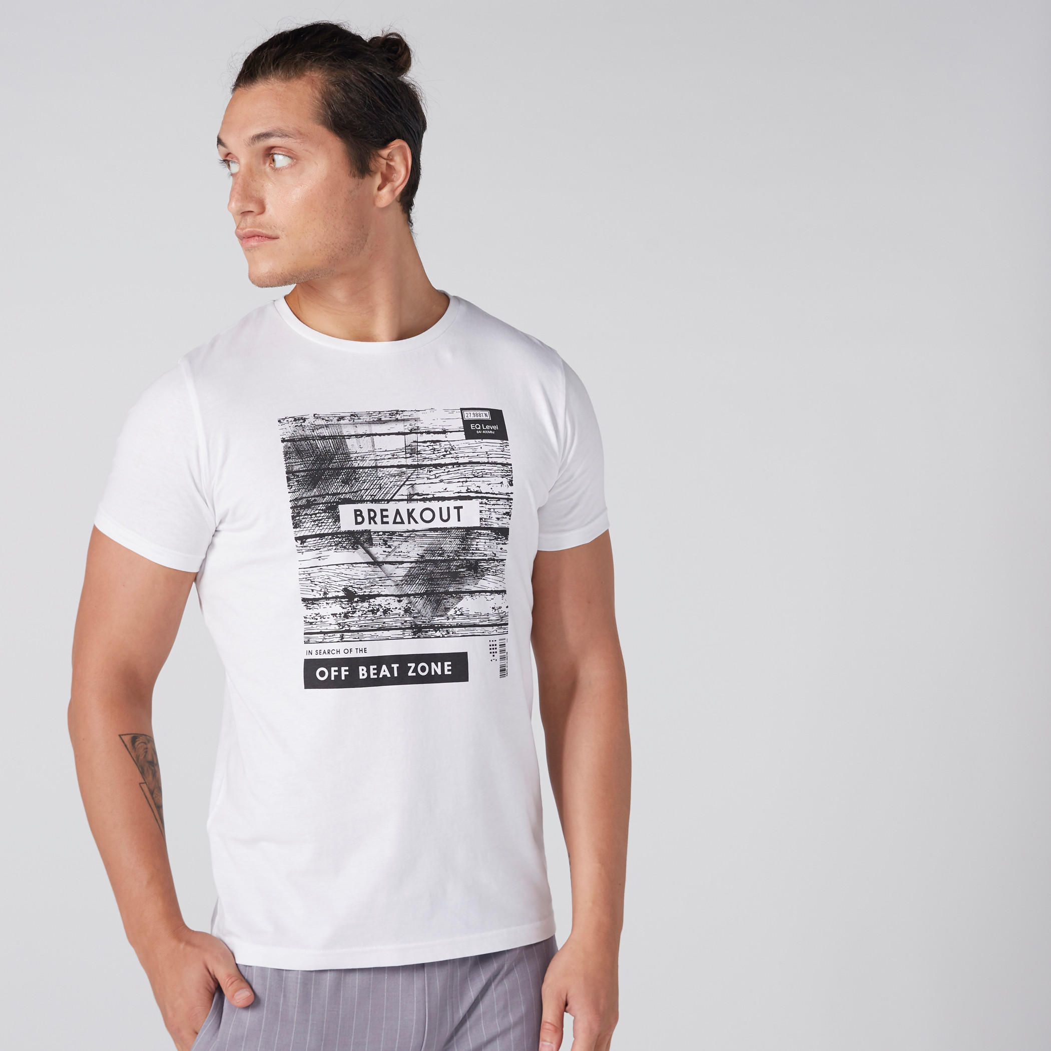 تيشيرت مطبوع بياقة ضيقة وأكمام قصيرة-men-clothing-tshirtsandpolos-tshirts-image-1
