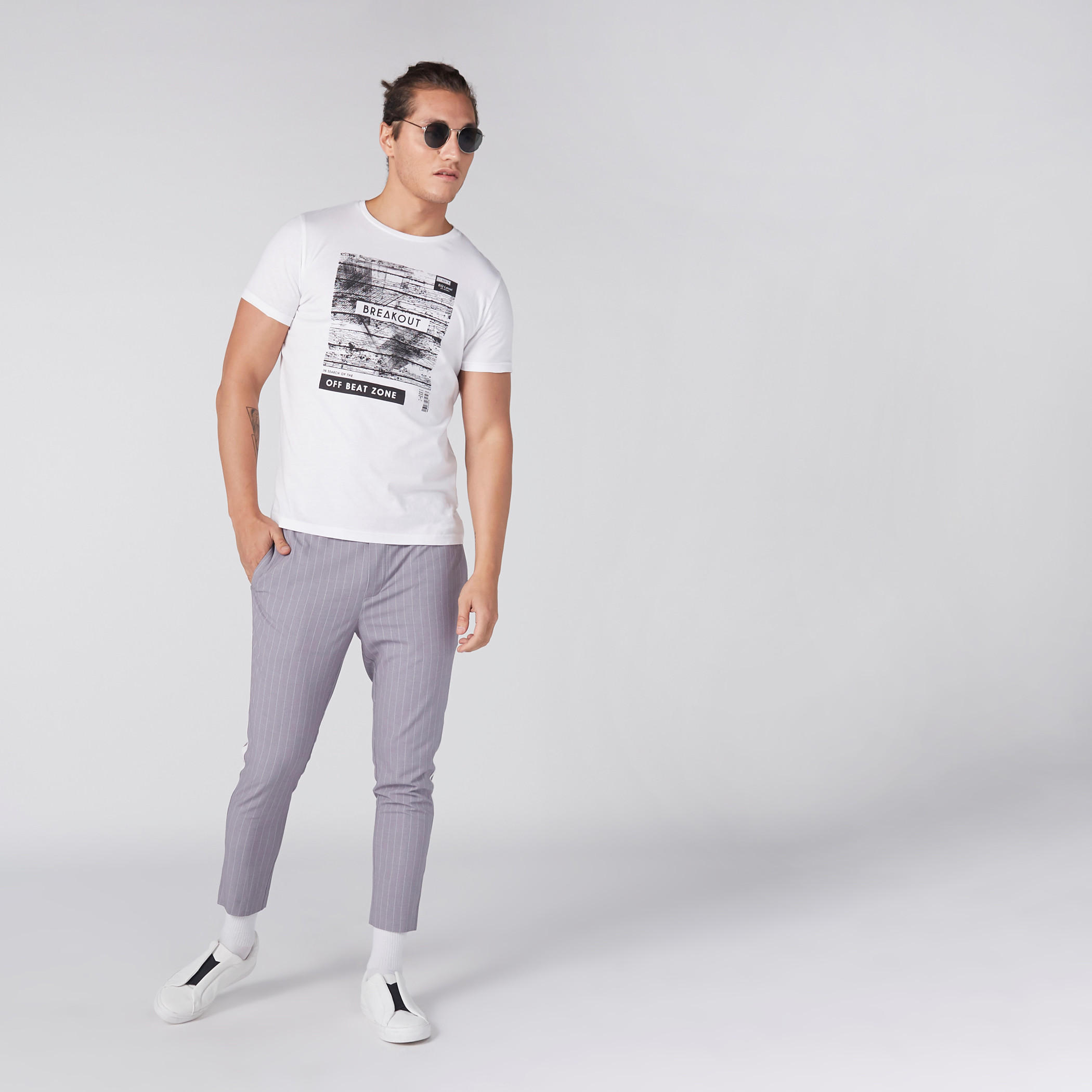 تيشيرت مطبوع بياقة ضيقة وأكمام قصيرة-men-clothing-tshirtsandpolos-tshirts-image-4