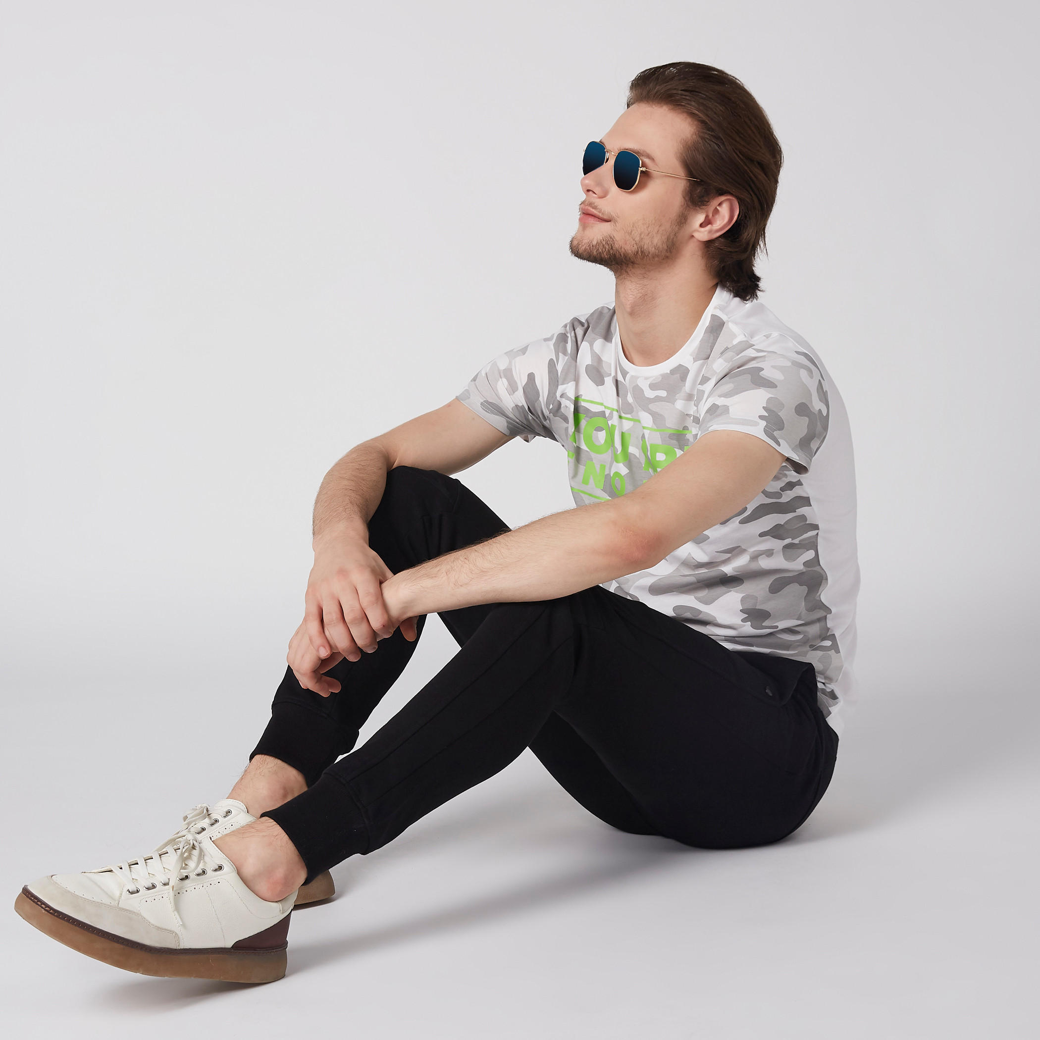 تيشيرت بأكمام قصيرة وطبعات-men-clothing-tshirtsandpolos-tshirts-image-3