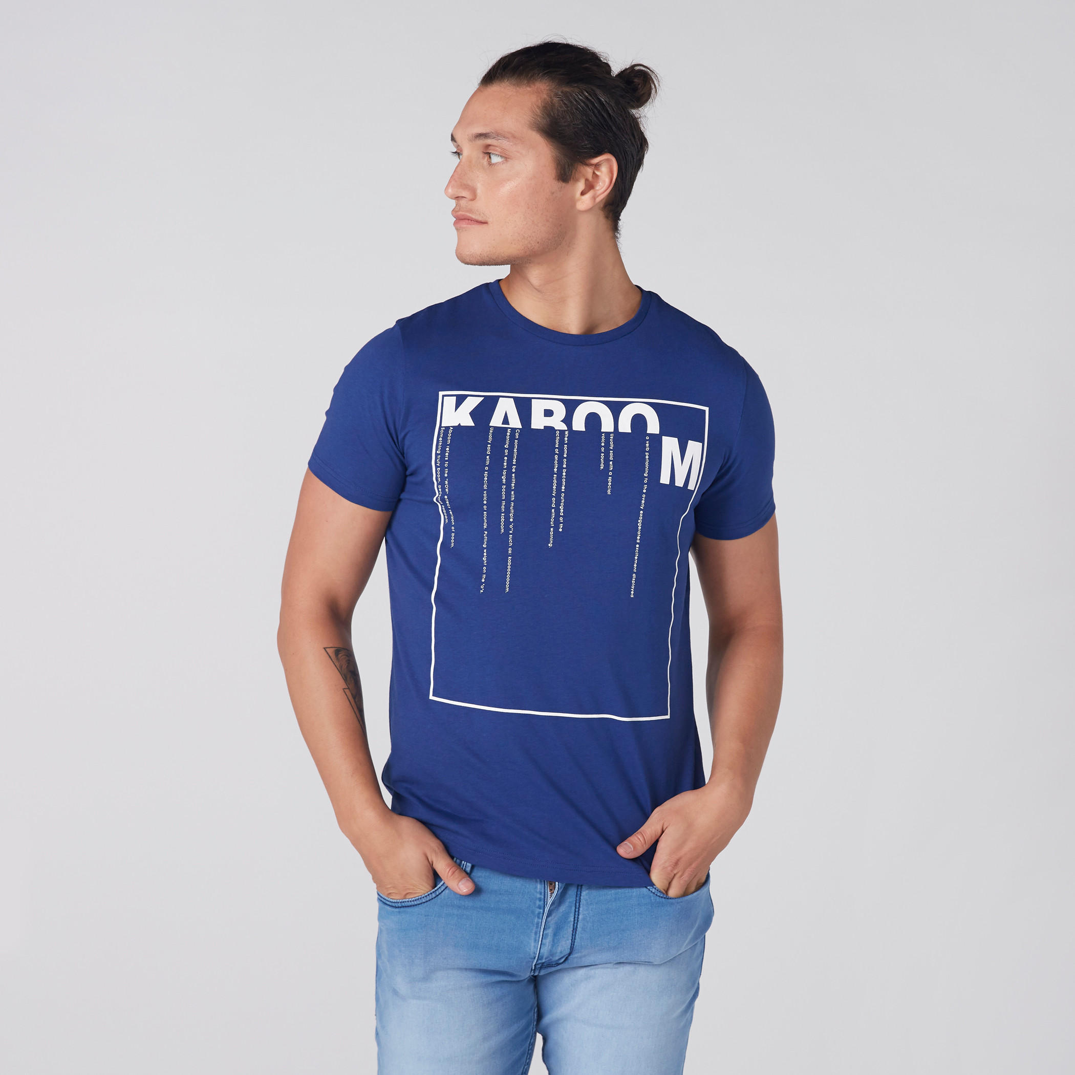 تيشيرت مطبوع بياقة ضيقة وأكمام قصيرة-men-clothing-tshirtsandpolos-tshirts-image-1