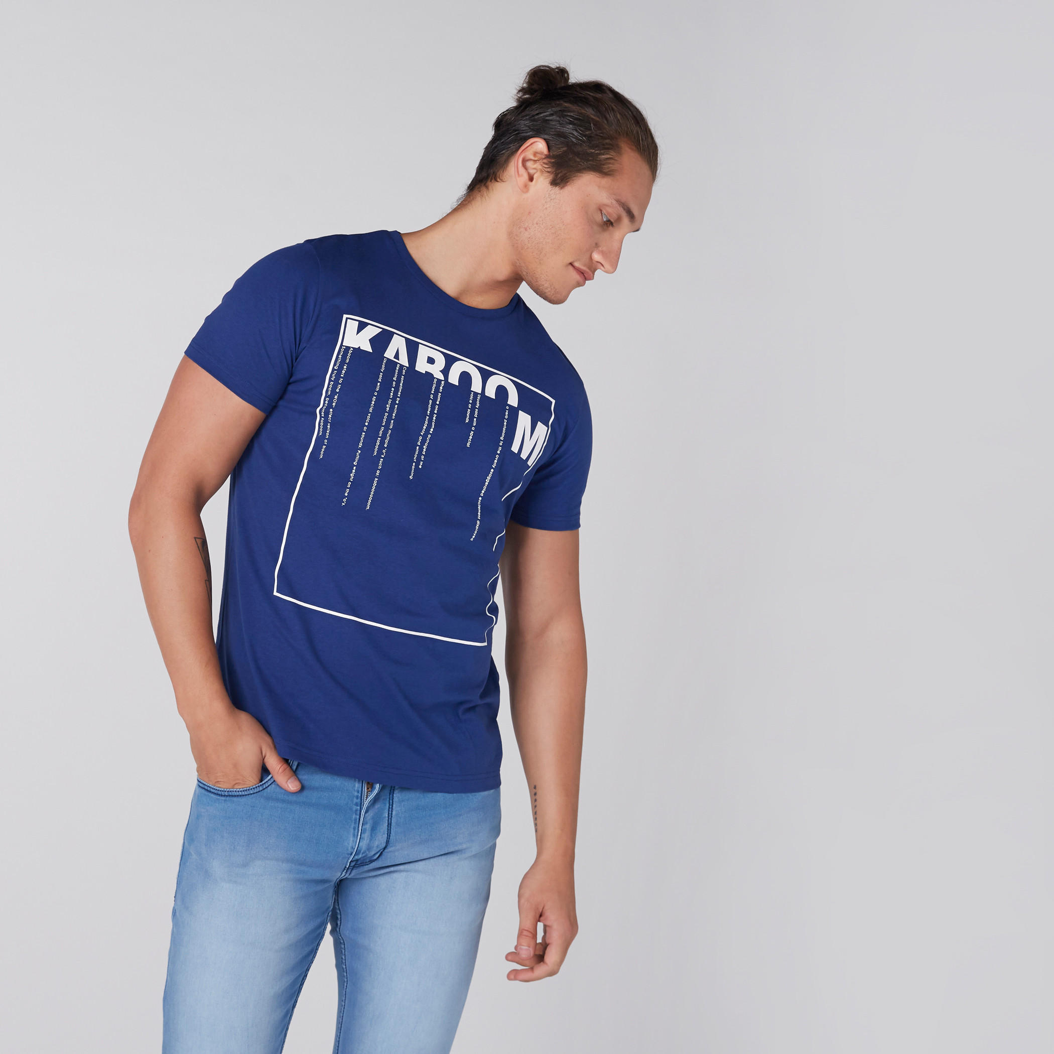 تيشيرت مطبوع بياقة ضيقة وأكمام قصيرة-men-clothing-tshirtsandpolos-tshirts-image-2