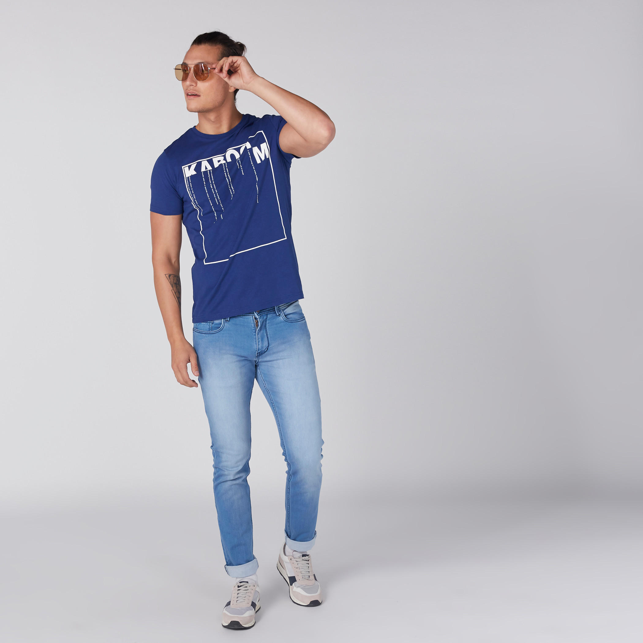 تيشيرت مطبوع بياقة ضيقة وأكمام قصيرة-men-clothing-tshirtsandpolos-tshirts-image-4