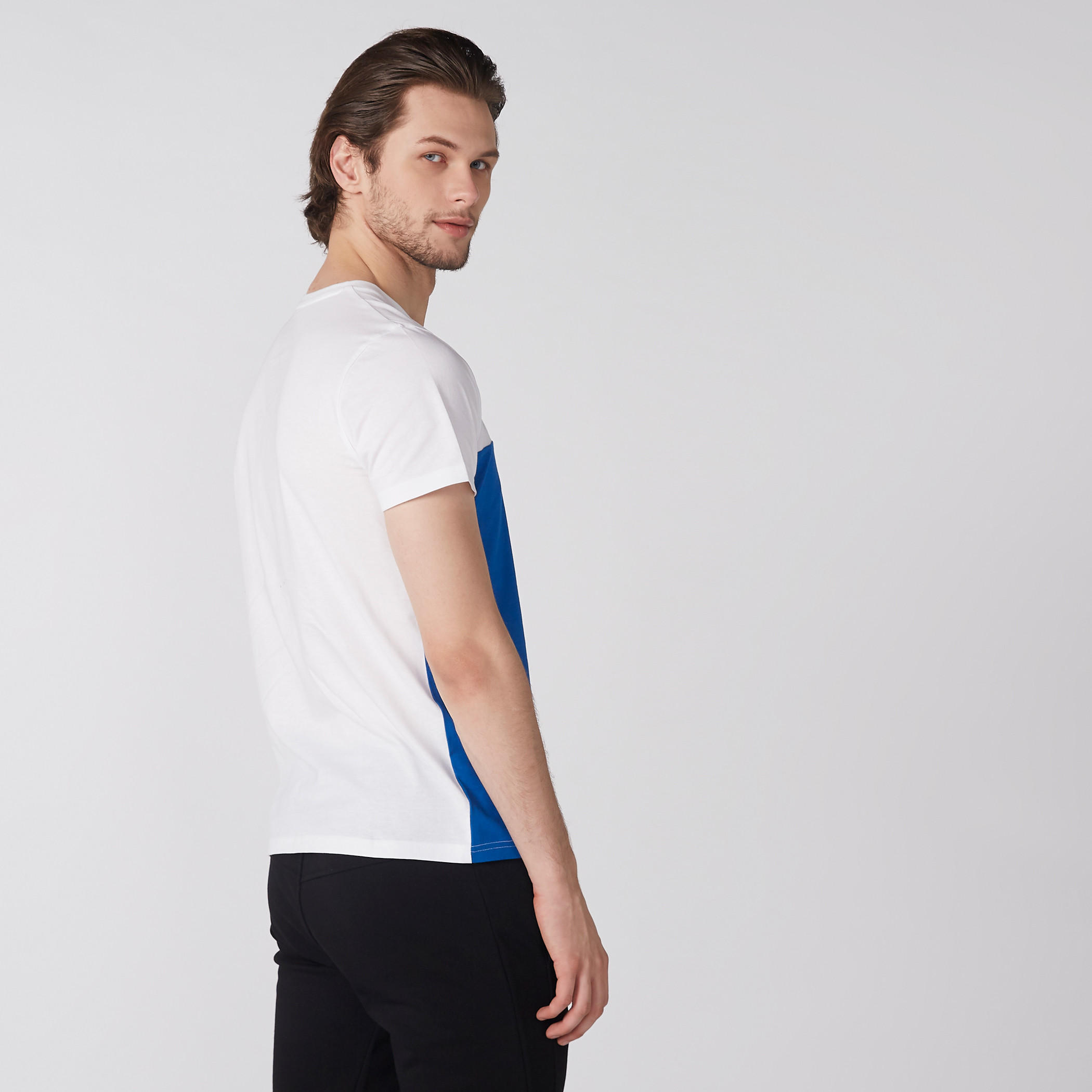 تيشيرت بياقة مستديرة وأكمام قصيرة وطبعات-men-clothing-tshirtsandpolos-tshirts-image-2