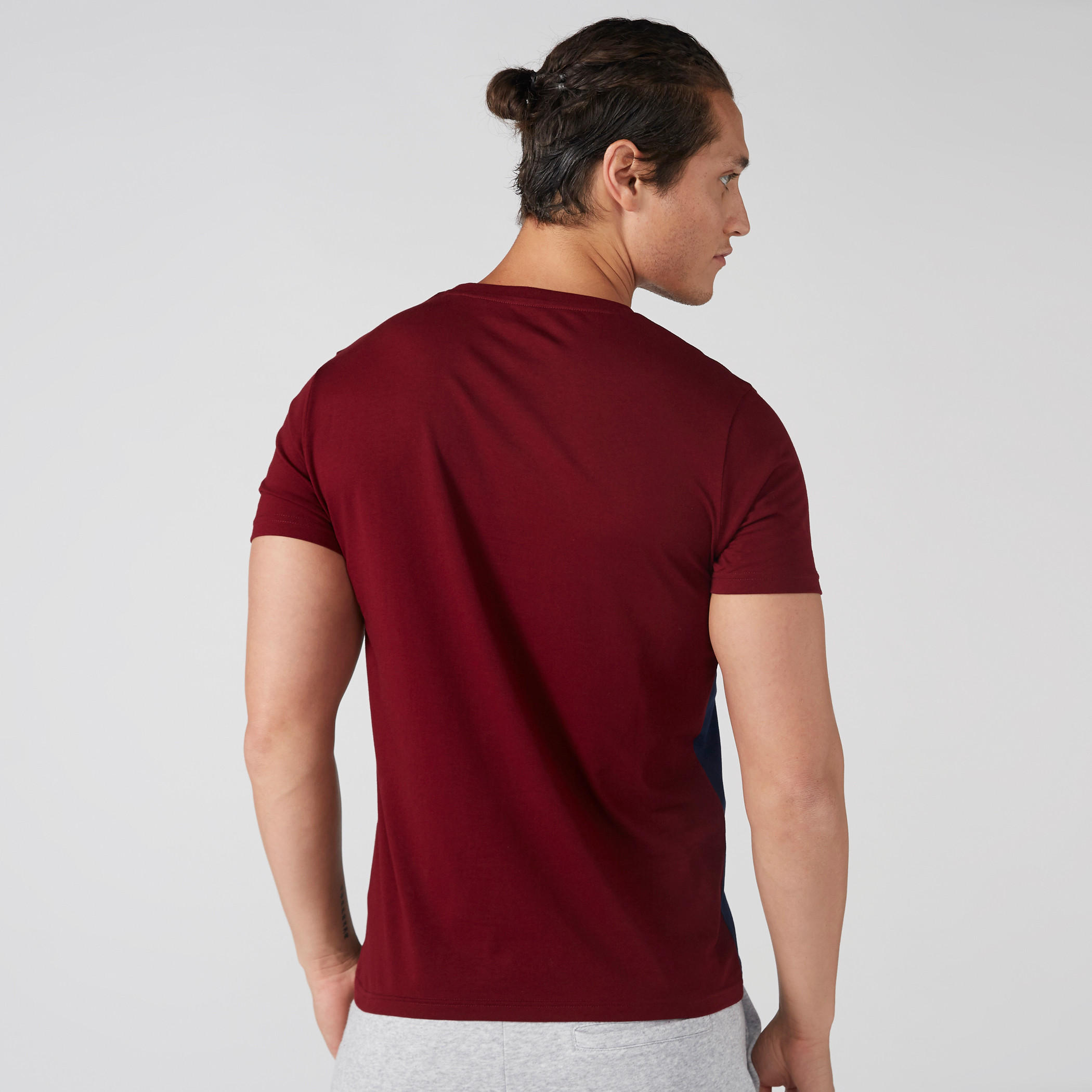 تيشيرت بنقش مطبوع مع ياقة دائرية وأكمام قصيرة-men-clothing-tshirtsandpolos-tshirts-image-3