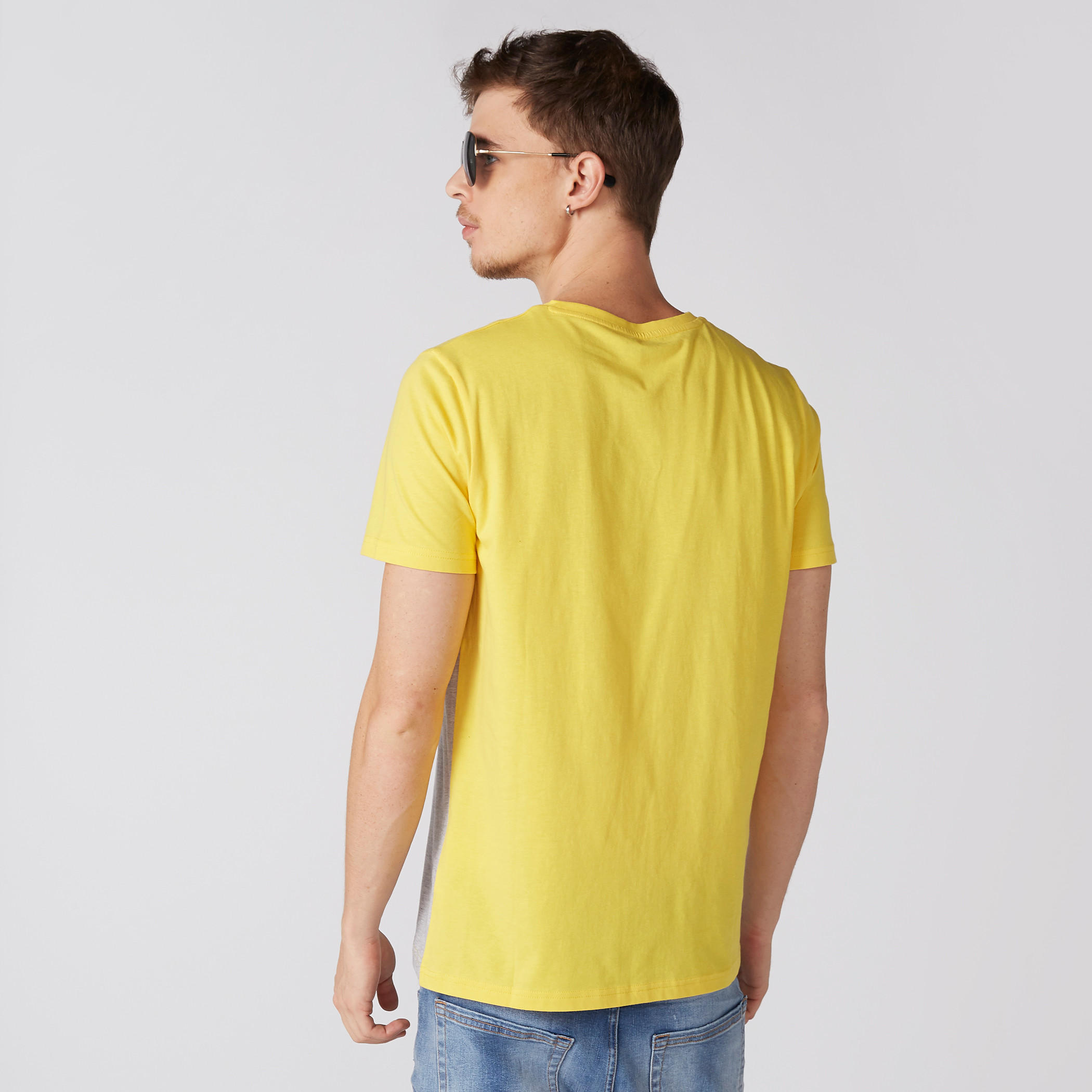 تيشيرت بياقة مستديرة وأكمام قصيرة وطبعات-men-clothing-tshirtsandpolos-tshirts-image-2