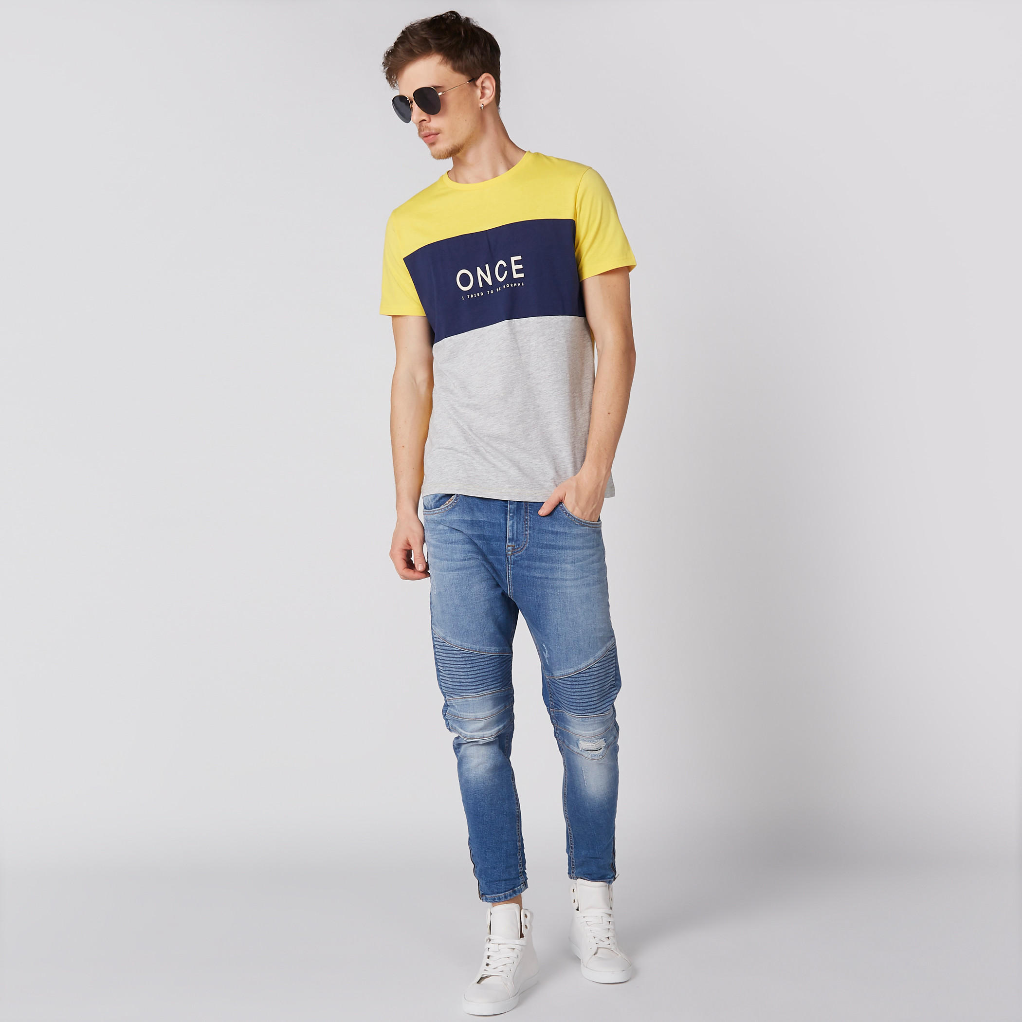 تيشيرت بياقة مستديرة وأكمام قصيرة وطبعات-men-clothing-tshirtsandpolos-tshirts-image-3