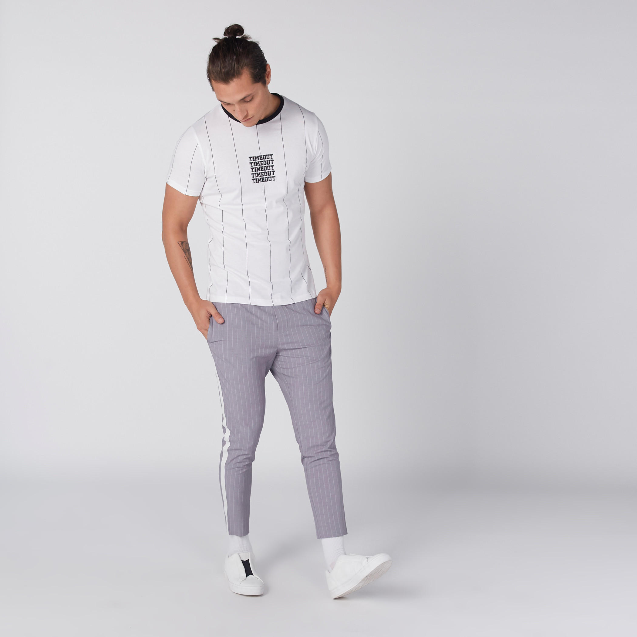 تيشيرت مقلّم بياقة ضيقة وأكمام قصيرة-men-clothing-tshirtsandpolos-tshirts-image-4