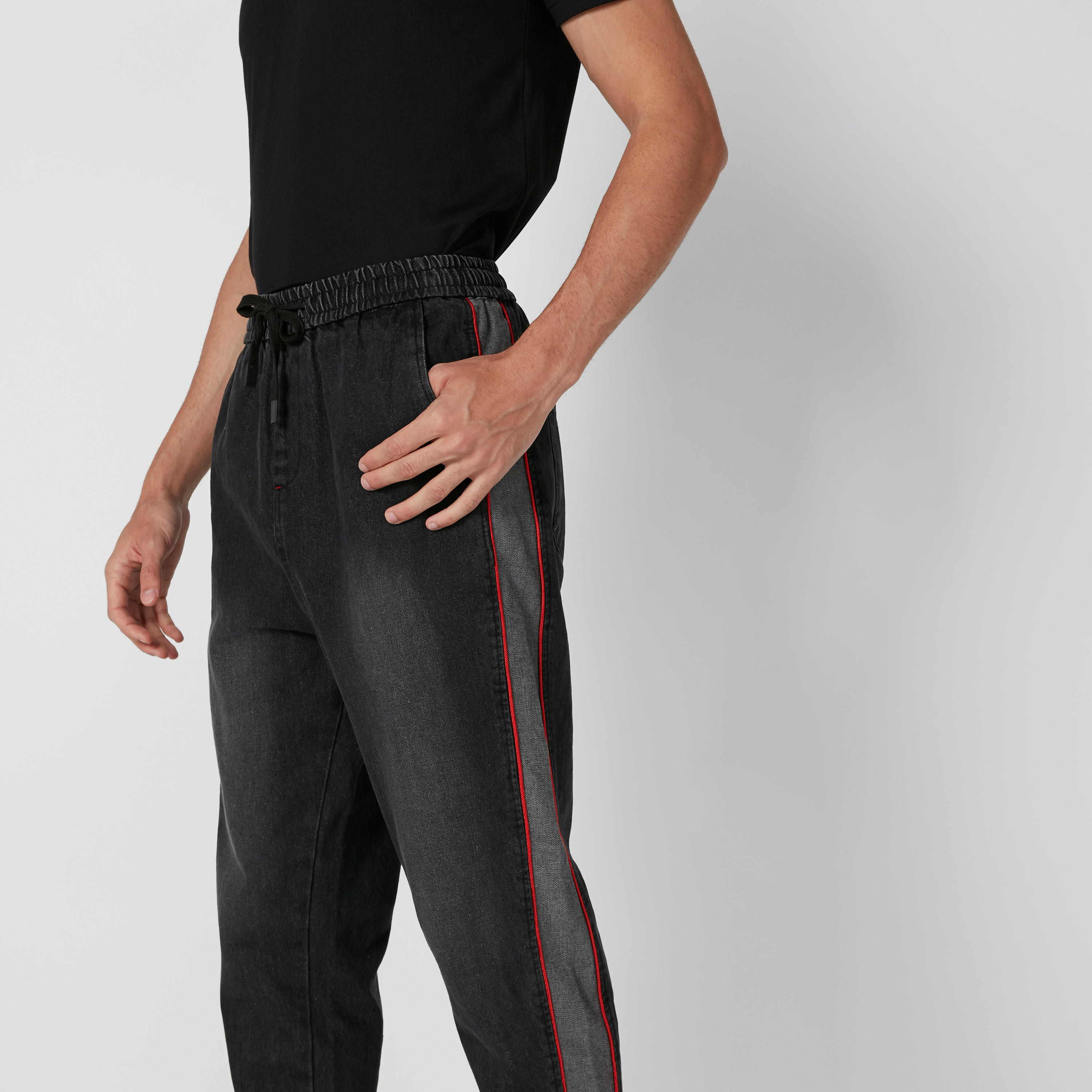 بنطال دينم برباط وشريطة جانبية-men-clothing-bottoms-jeans-image-2